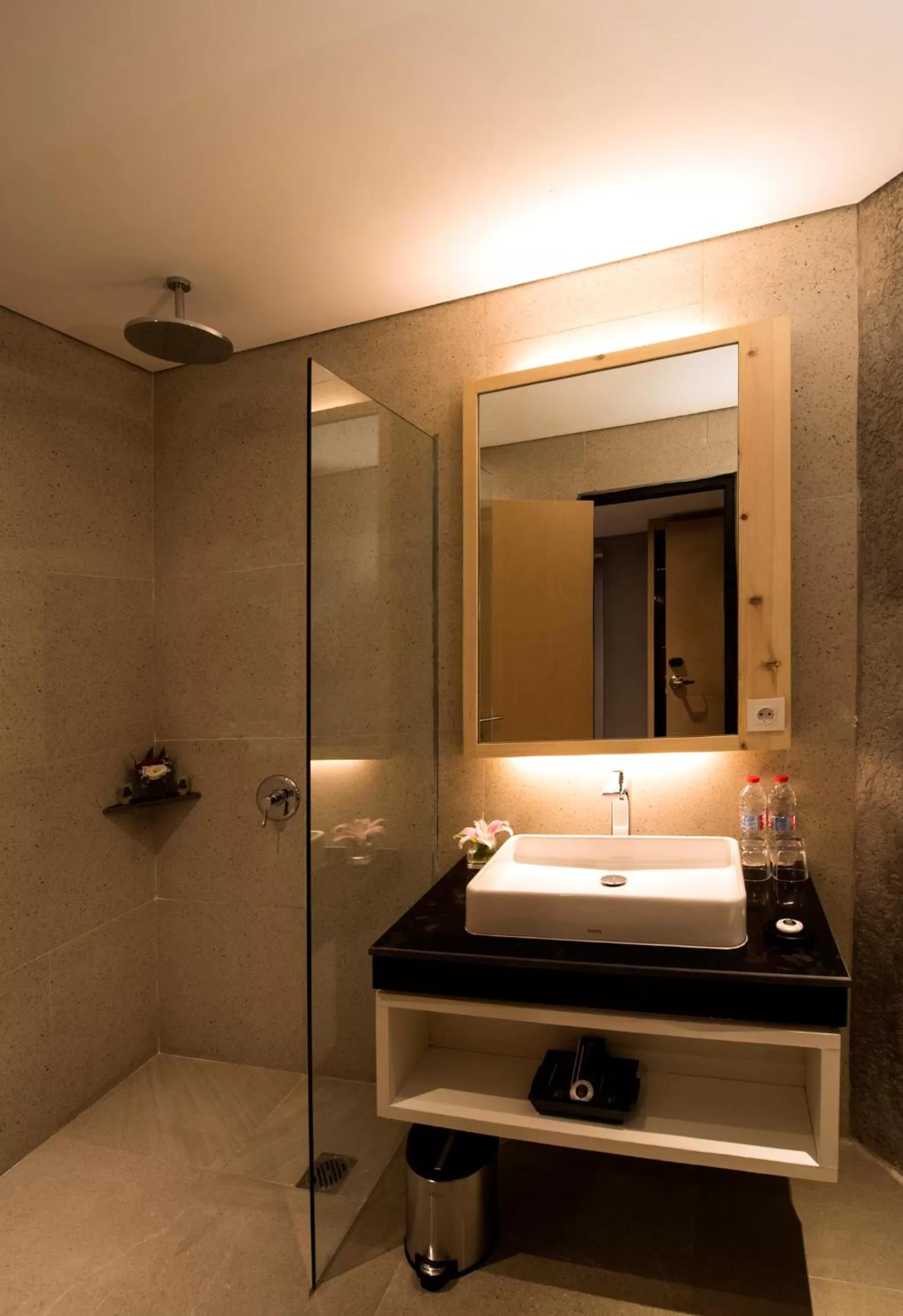 Bathroom, Bed in Ayaartta Hotel Malioboro