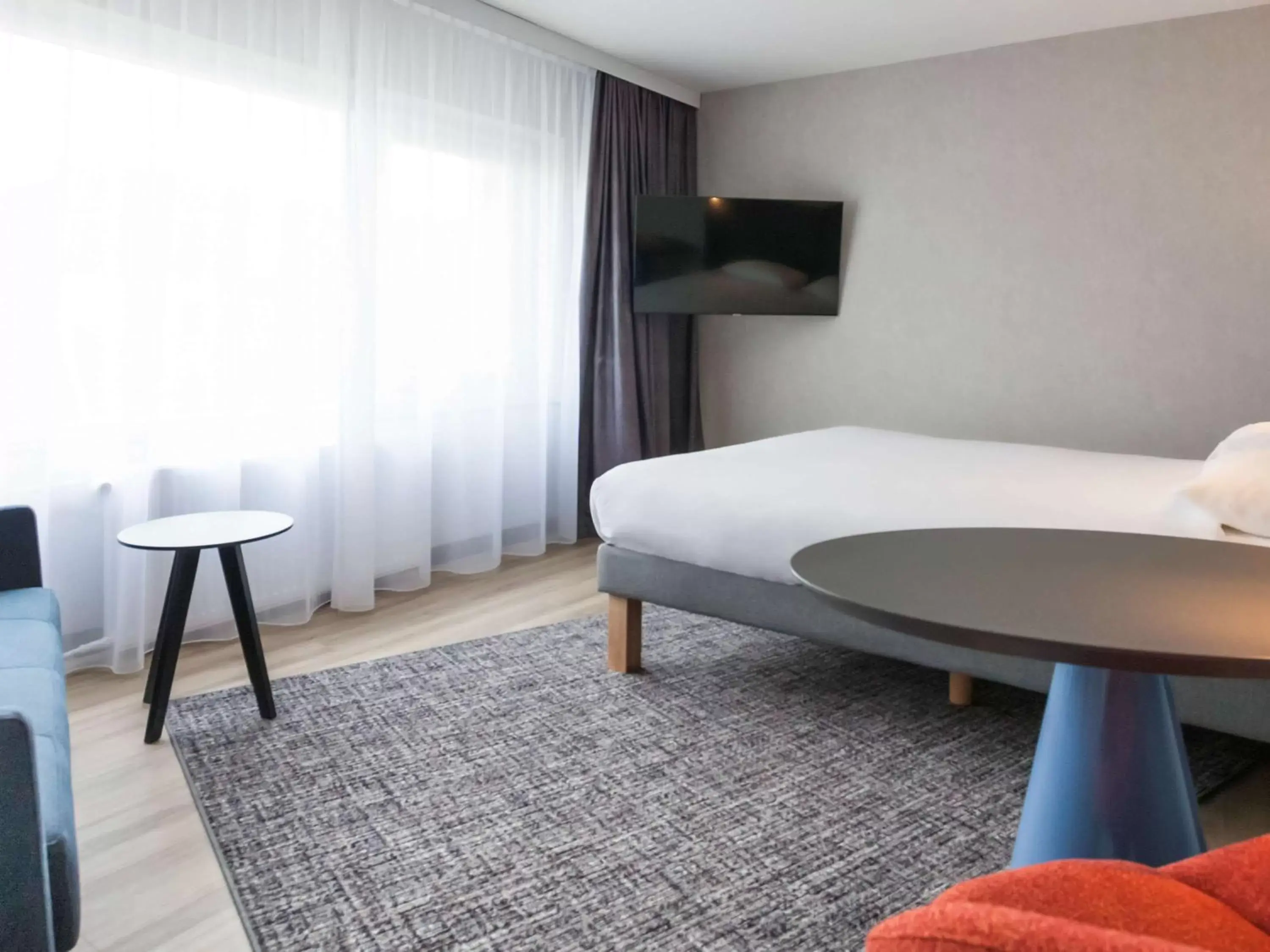Bedroom, TV/Entertainment Center in ibis Styles Den Haag Scheveningen