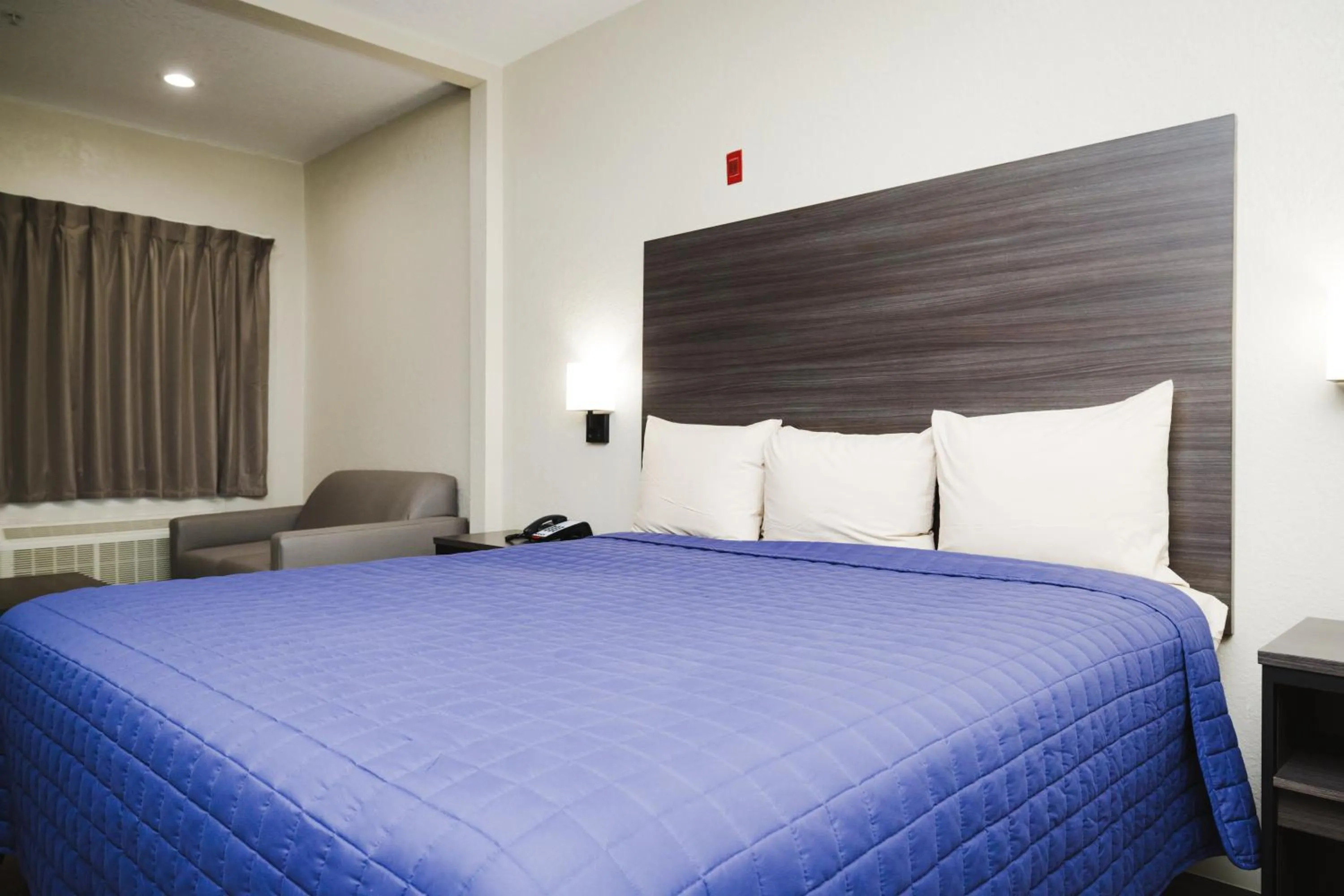 Bed in Winchester Inn and Suites Humble/IAH/North Houston