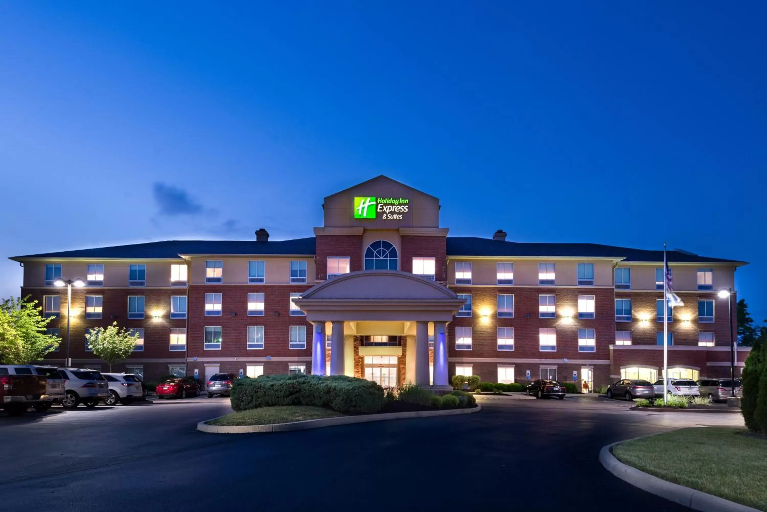 Property building in Holiday Inn Express Hotel & Suites Cincinnati - Mason by IHG Property building in Holiday Inn Express Hotel & Suites Cincinnati - Mason by IHG
