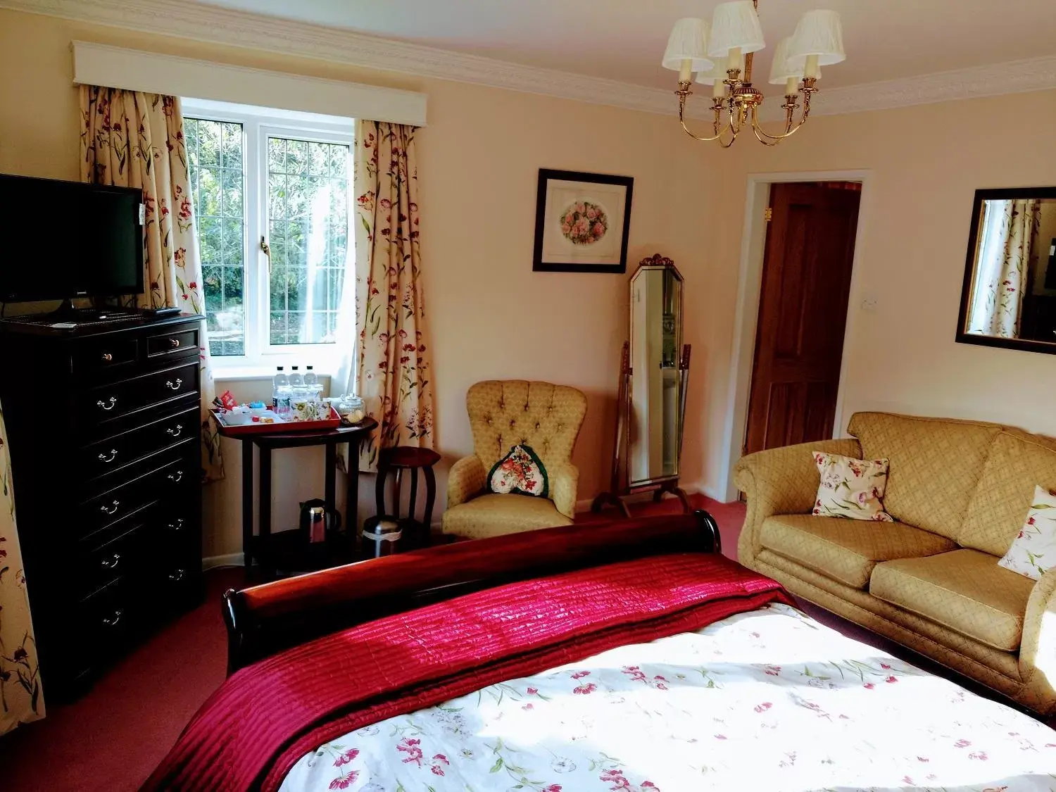 Bedroom, Seating Area in Grove House Bed & Breakfast