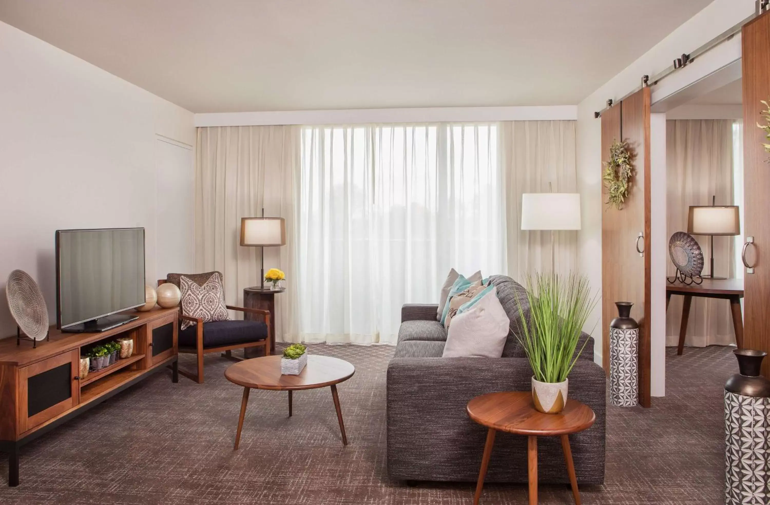 Bedroom, Seating Area in DoubleTree by Hilton Atlanta Northwest/Marietta