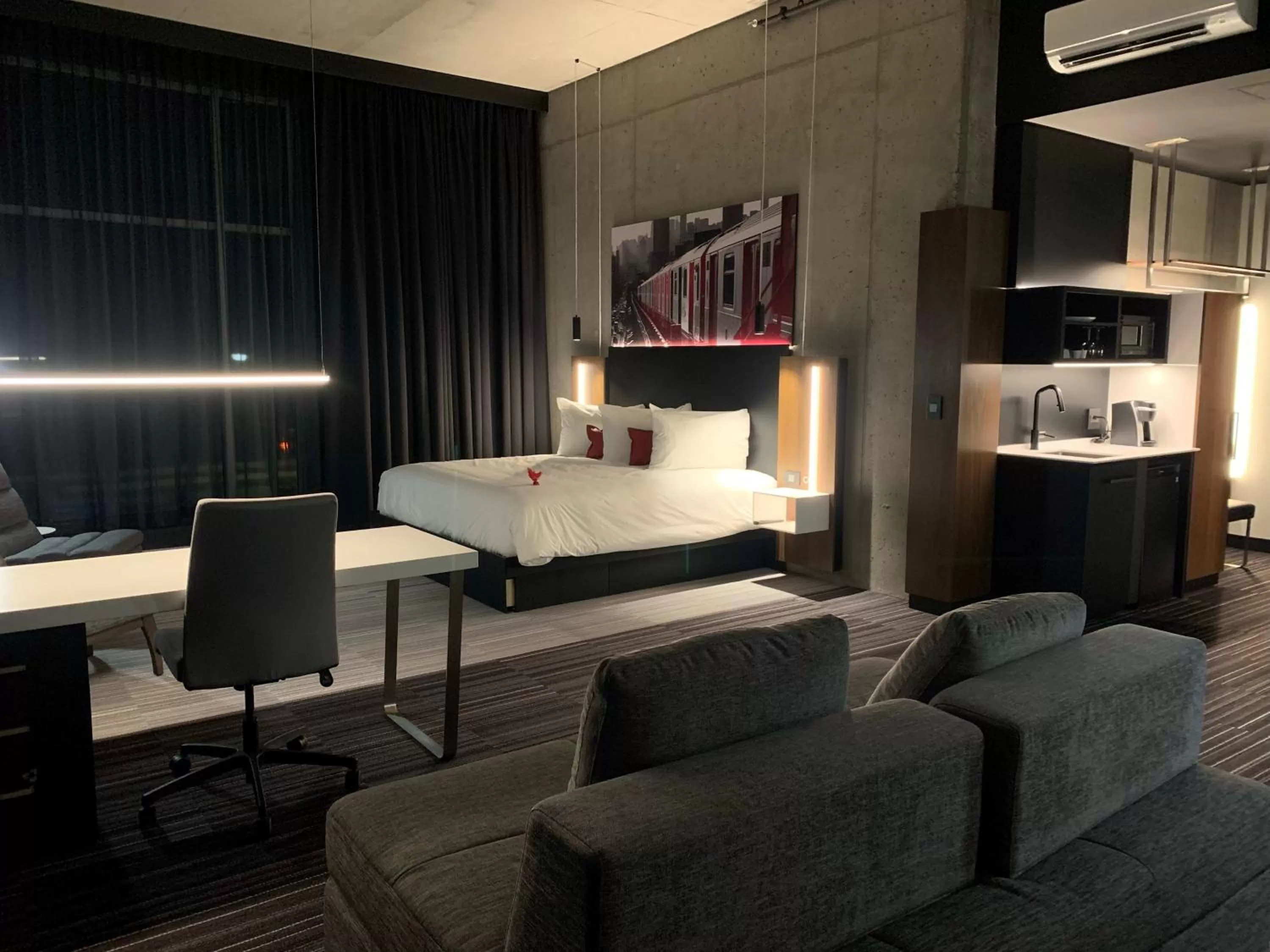 Bedroom, Bed in Grand Hotel TiMES Blainville-Mirabel