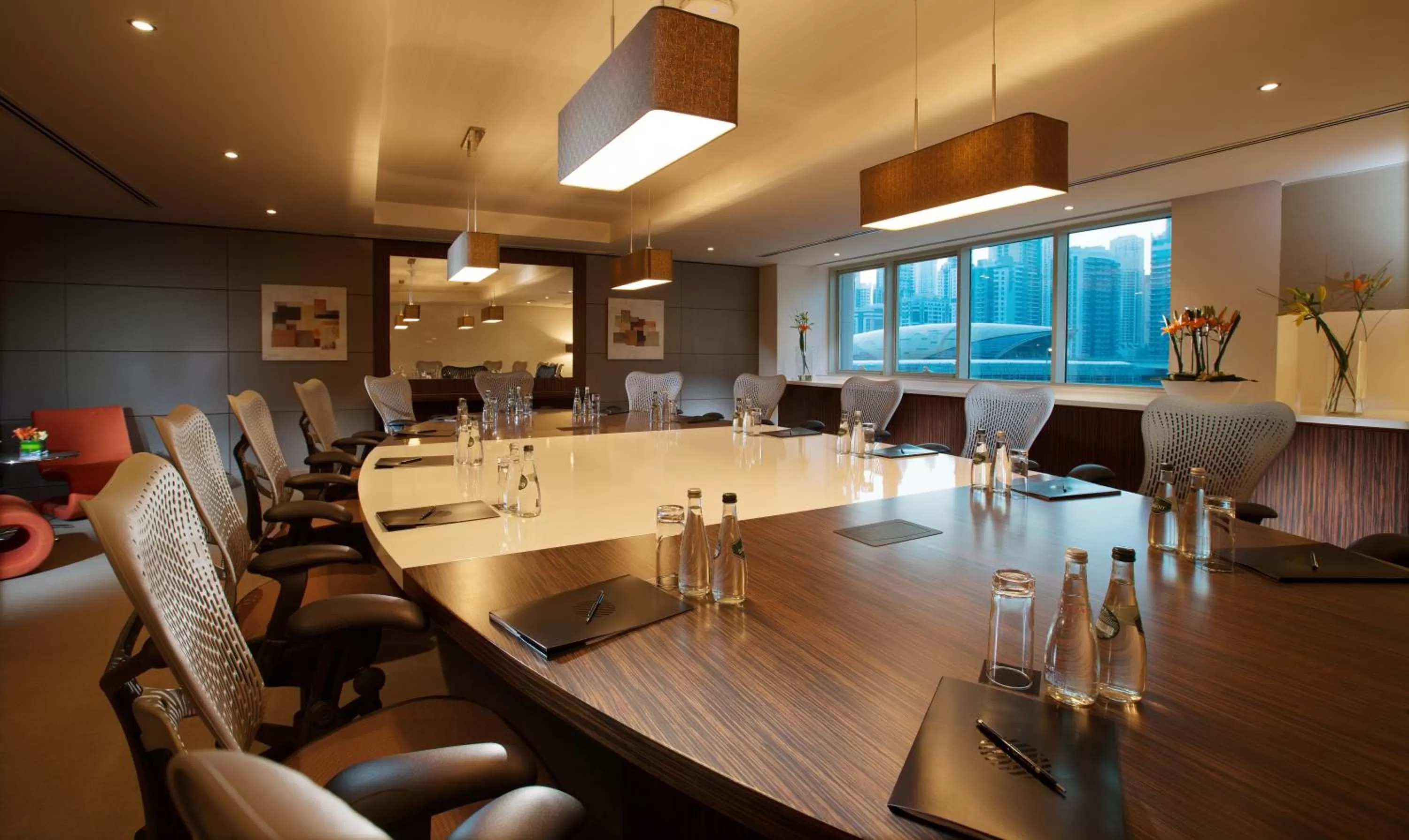 Business facilities in Pullman Dubai Jumeirah Lakes Towers