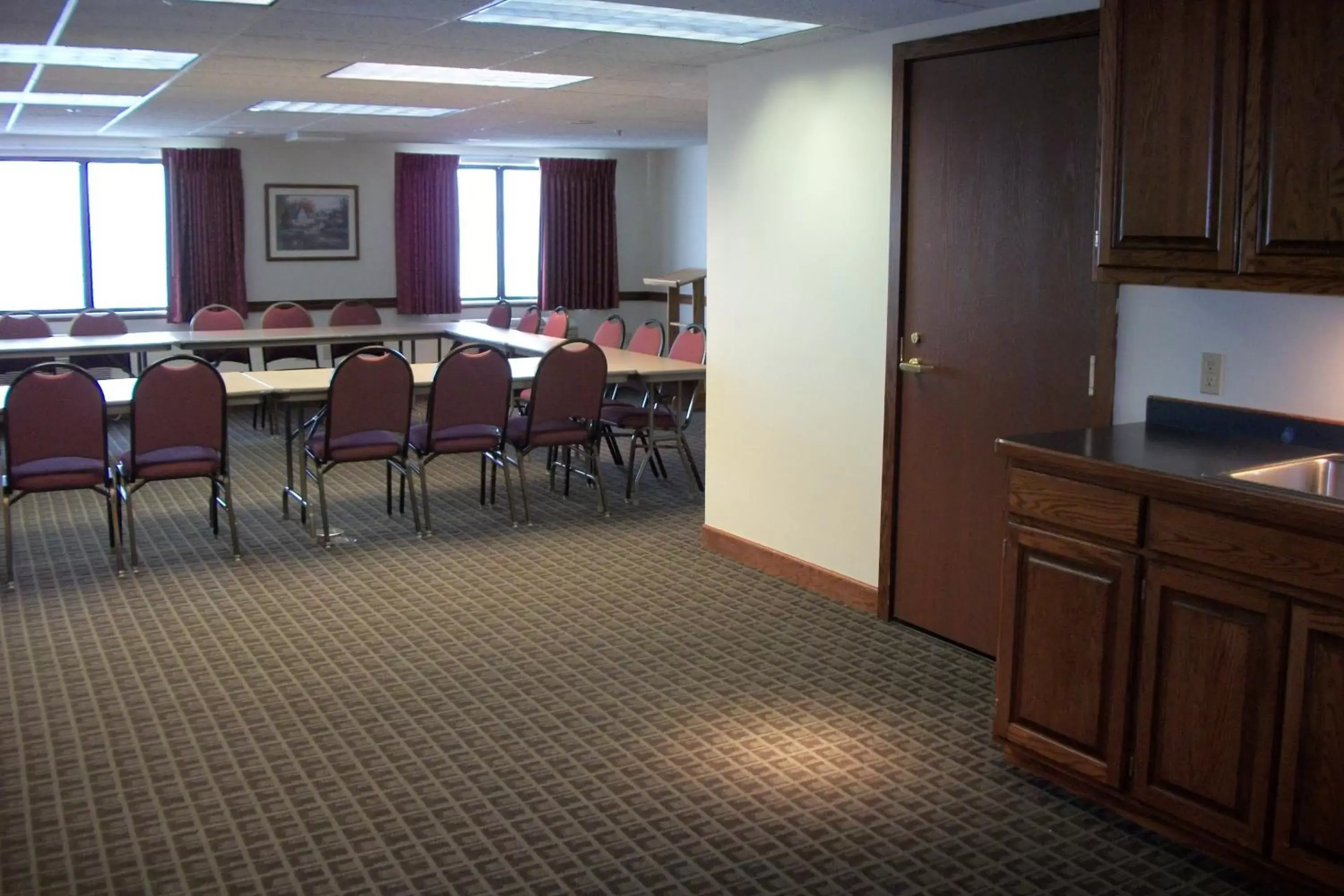 Meeting/conference room in AmericInn by Wyndham Beulah