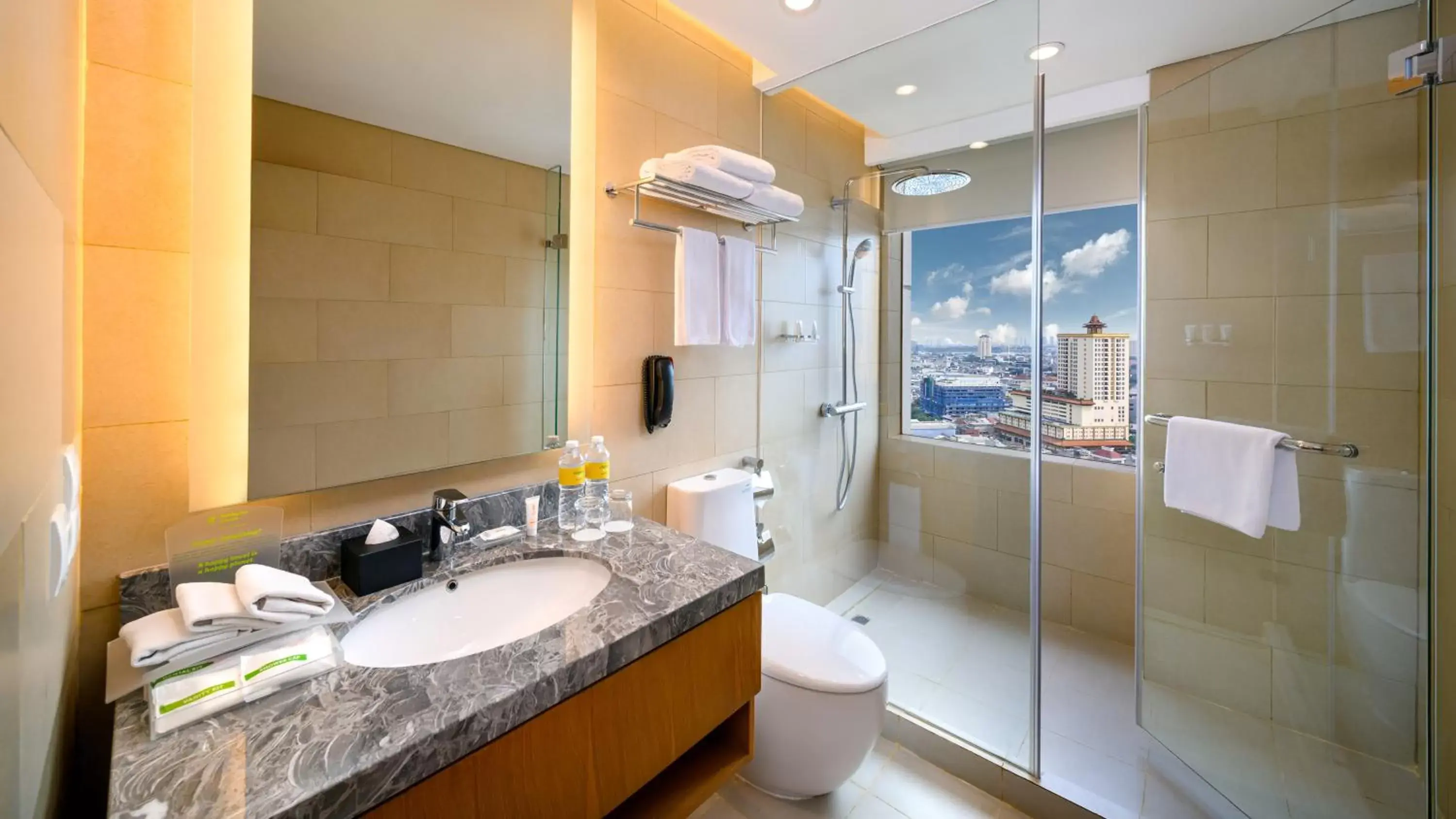 Shower, Bathroom in Holiday Inn & Suites Jakarta Gajah Mada, an IHG Hotel