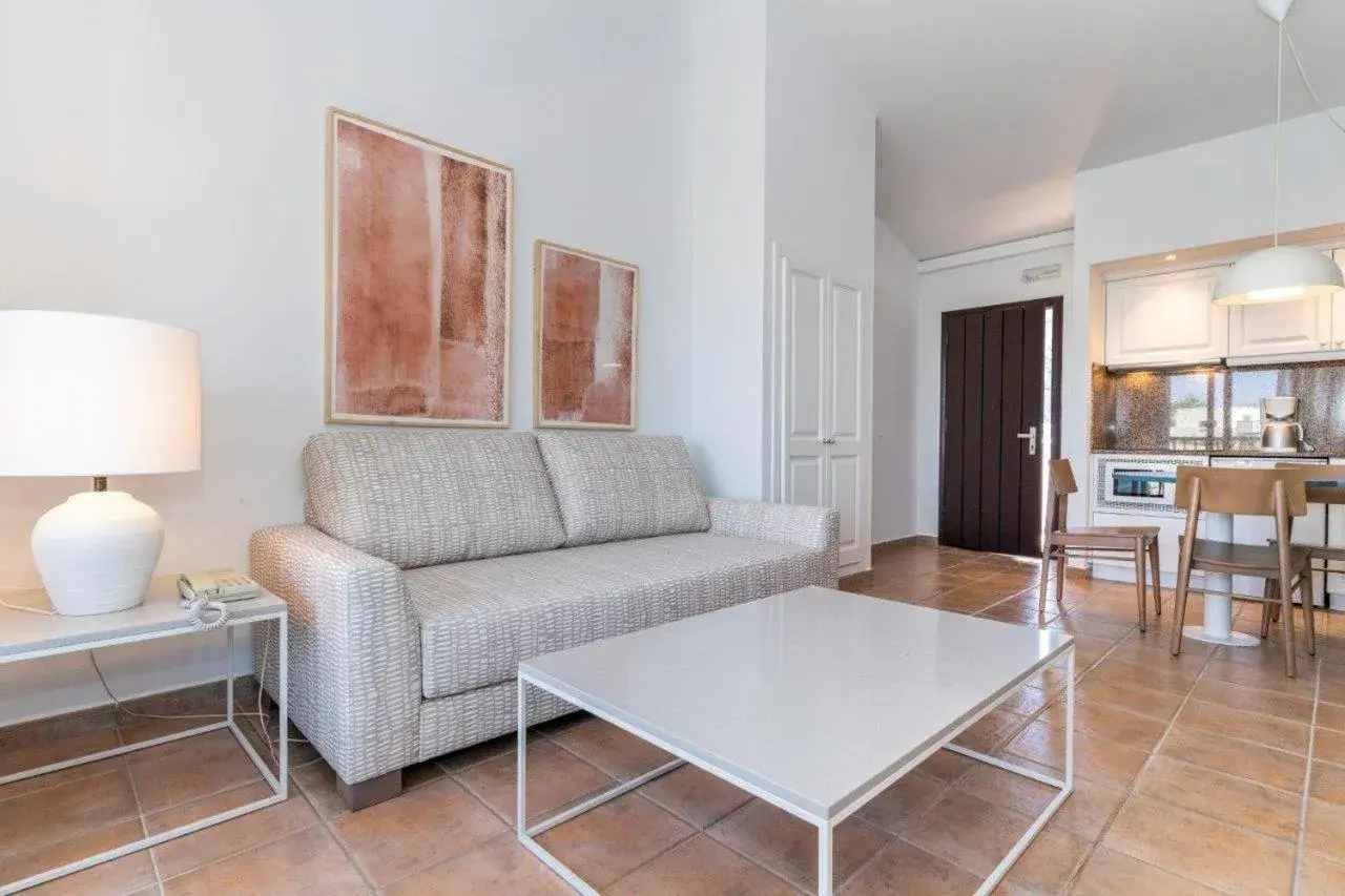 Living room, Seating Area in Aparthotel HG Cala Llonga