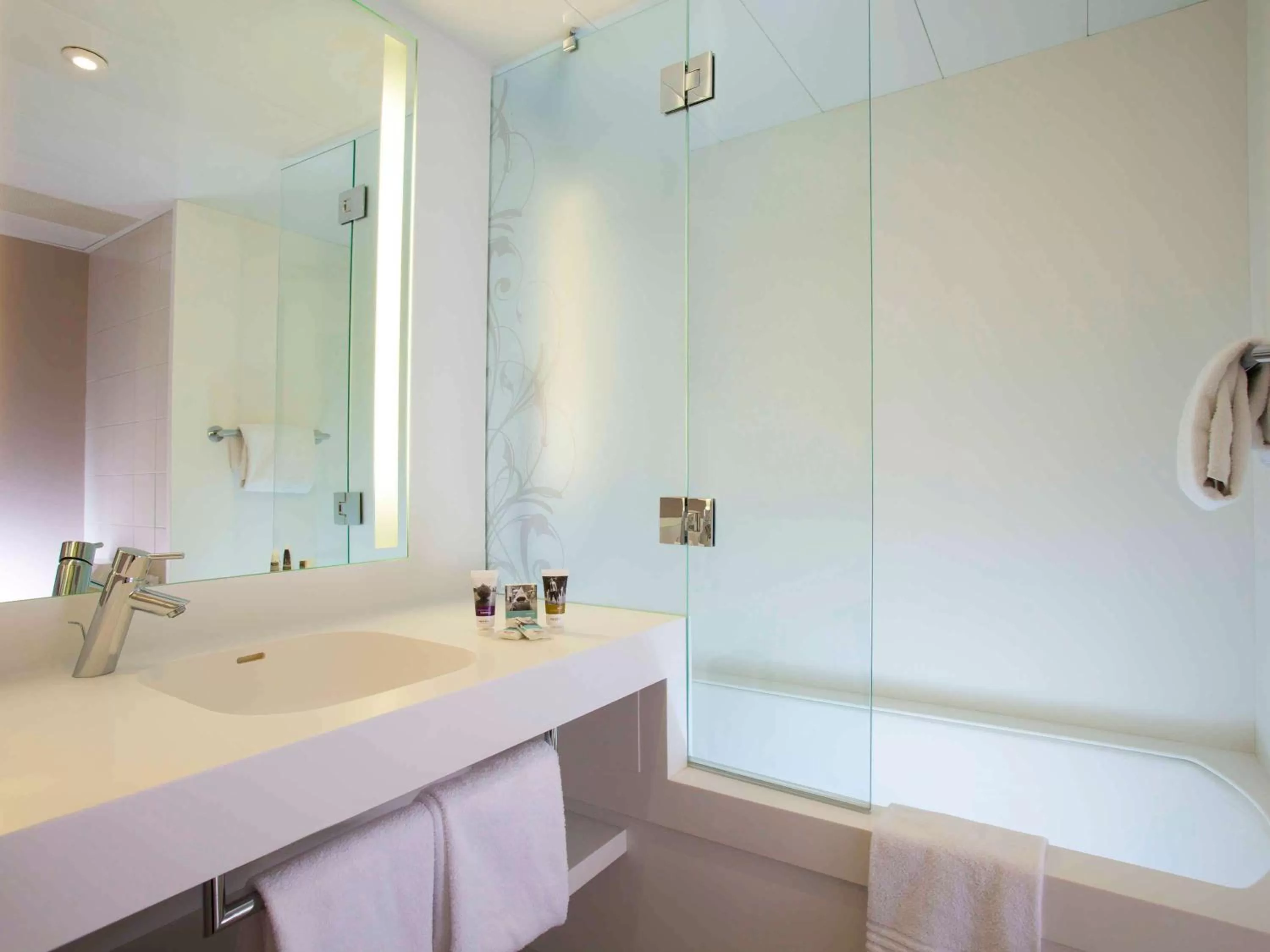 Bedroom in Mercure Strasbourg Centre