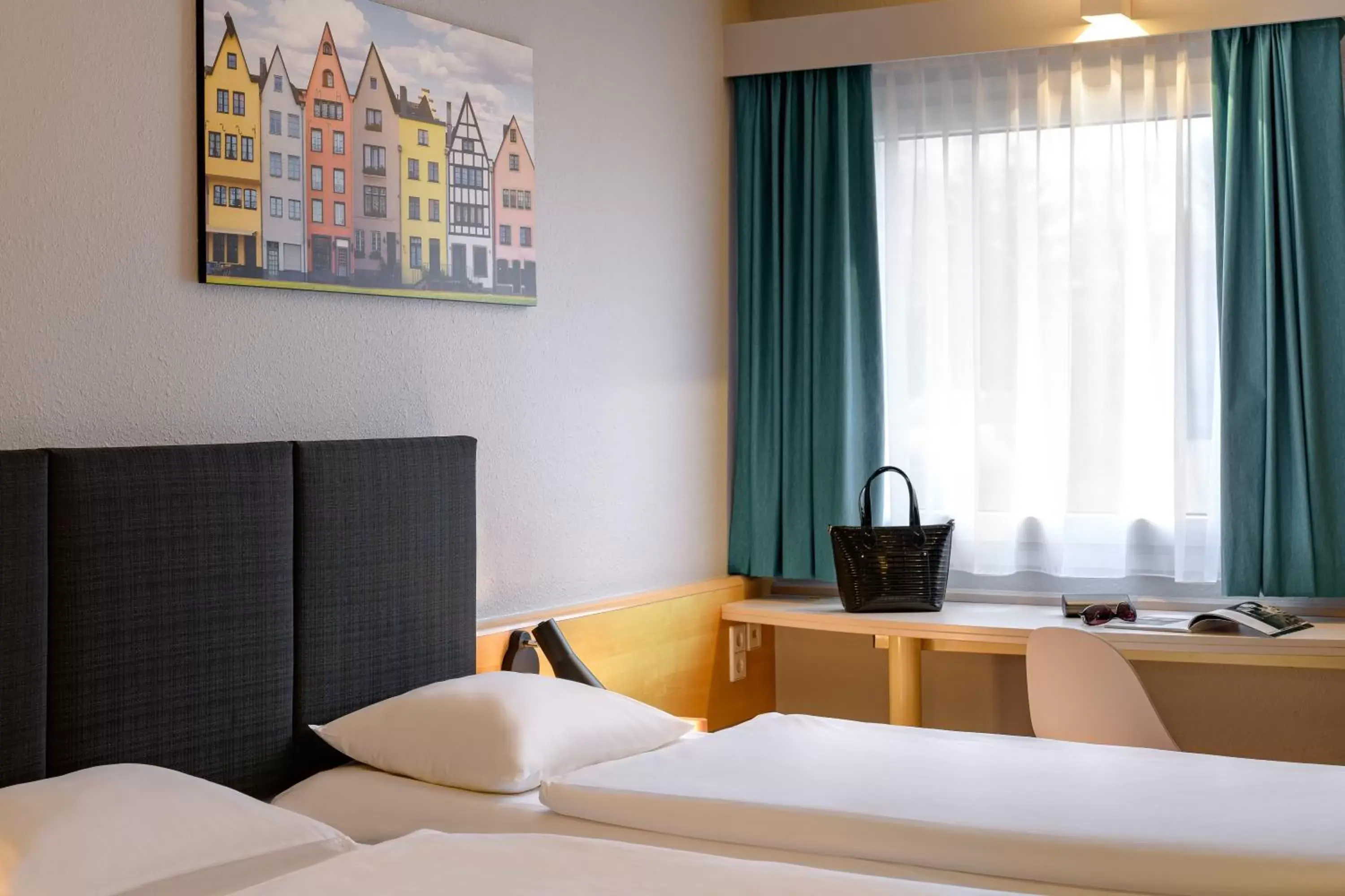 Photo of the whole room, Bed in ibis Köln Frechen