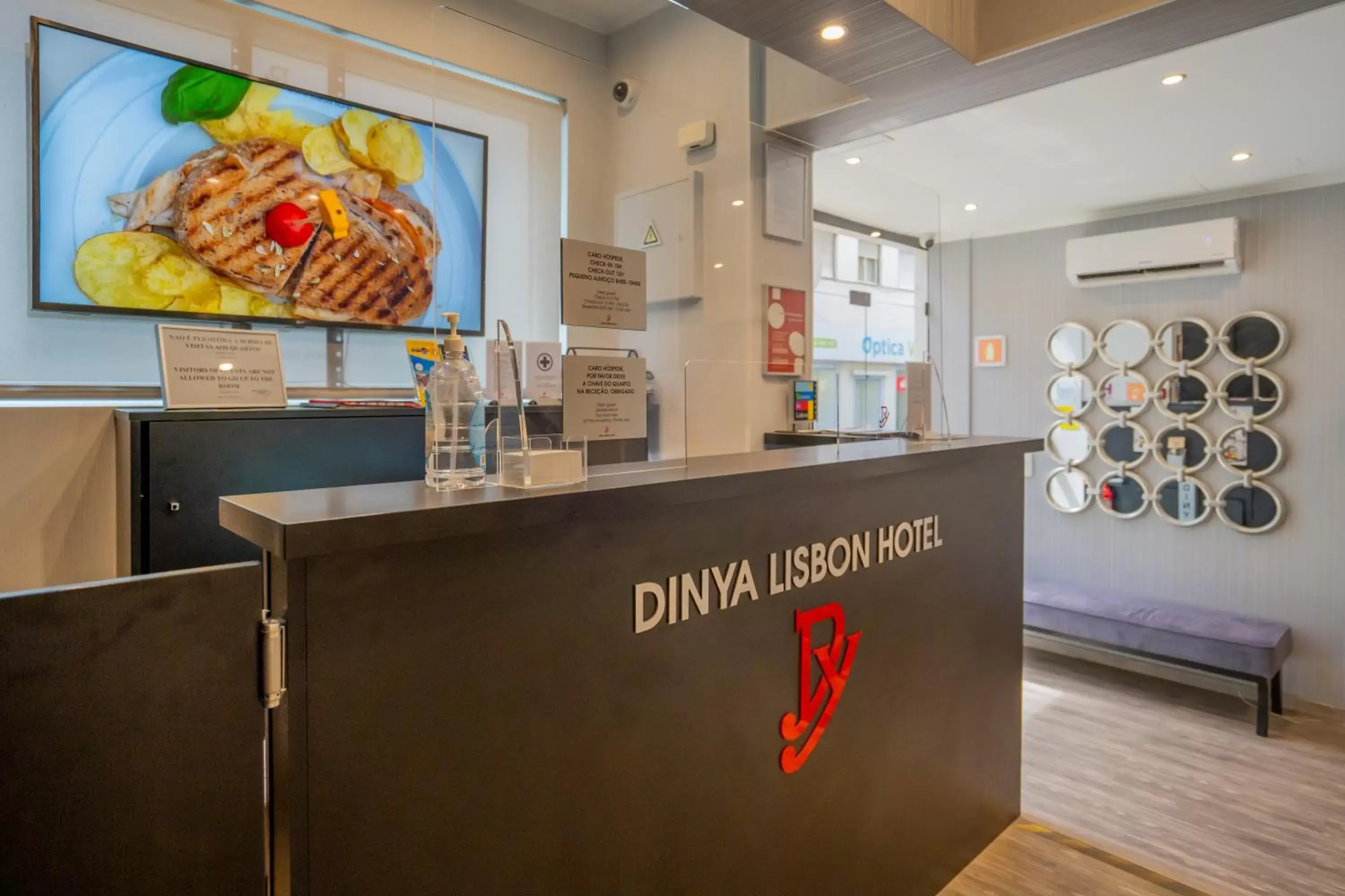 Lobby or reception in Dinya Lisbon Hotel & Lounge Bar