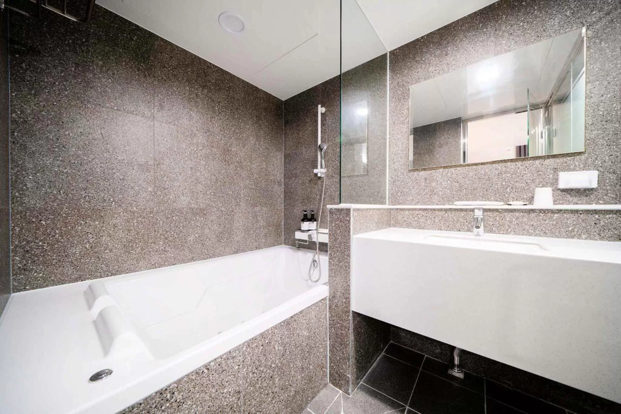 Hot Tub in Ytt Hotel