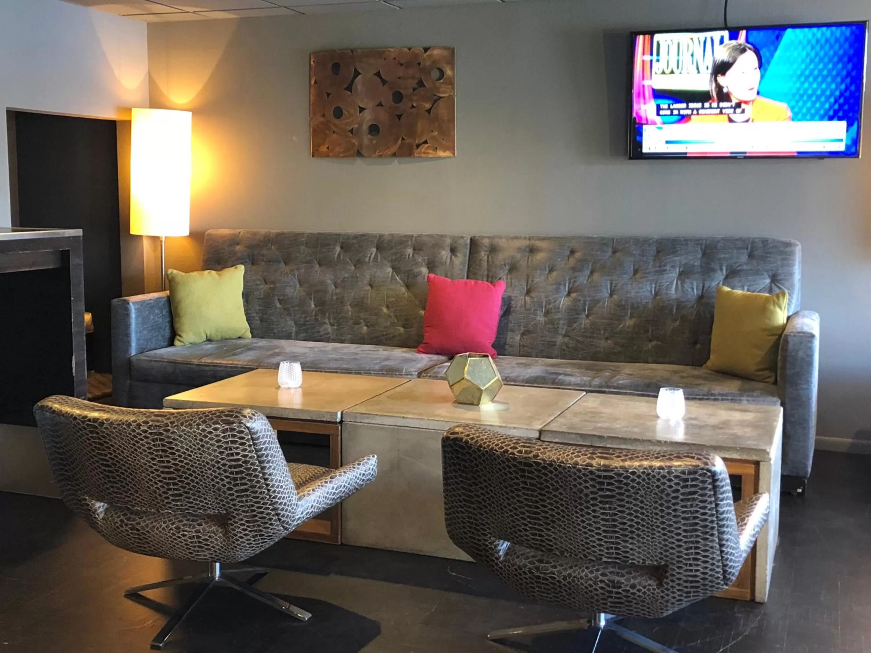 Lounge or bar in The VUE Boutique Hotel & Boathouse