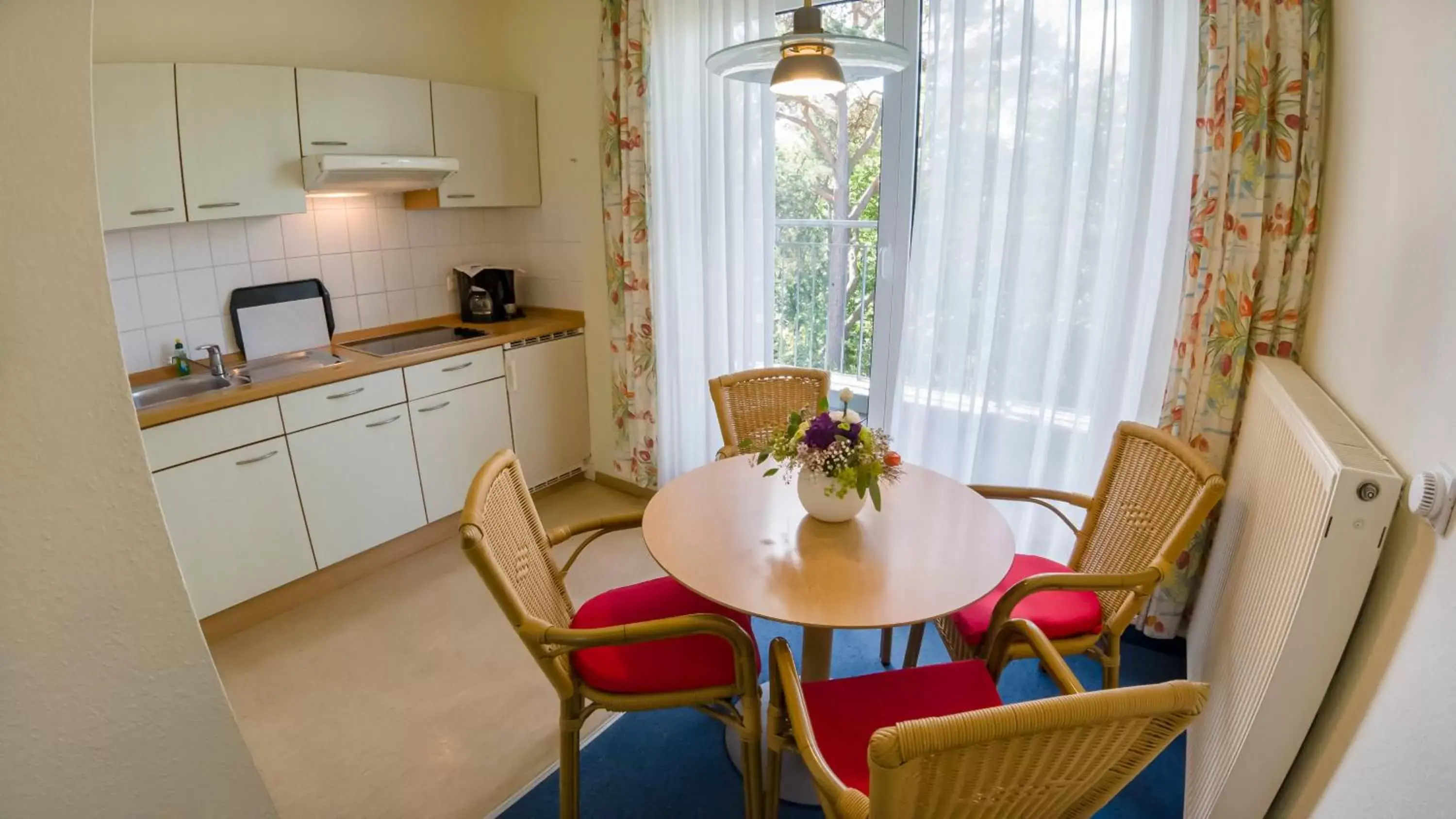 Kitchen or kitchenette, Dining Area in IFA Rügen Hotel & Ferienpark