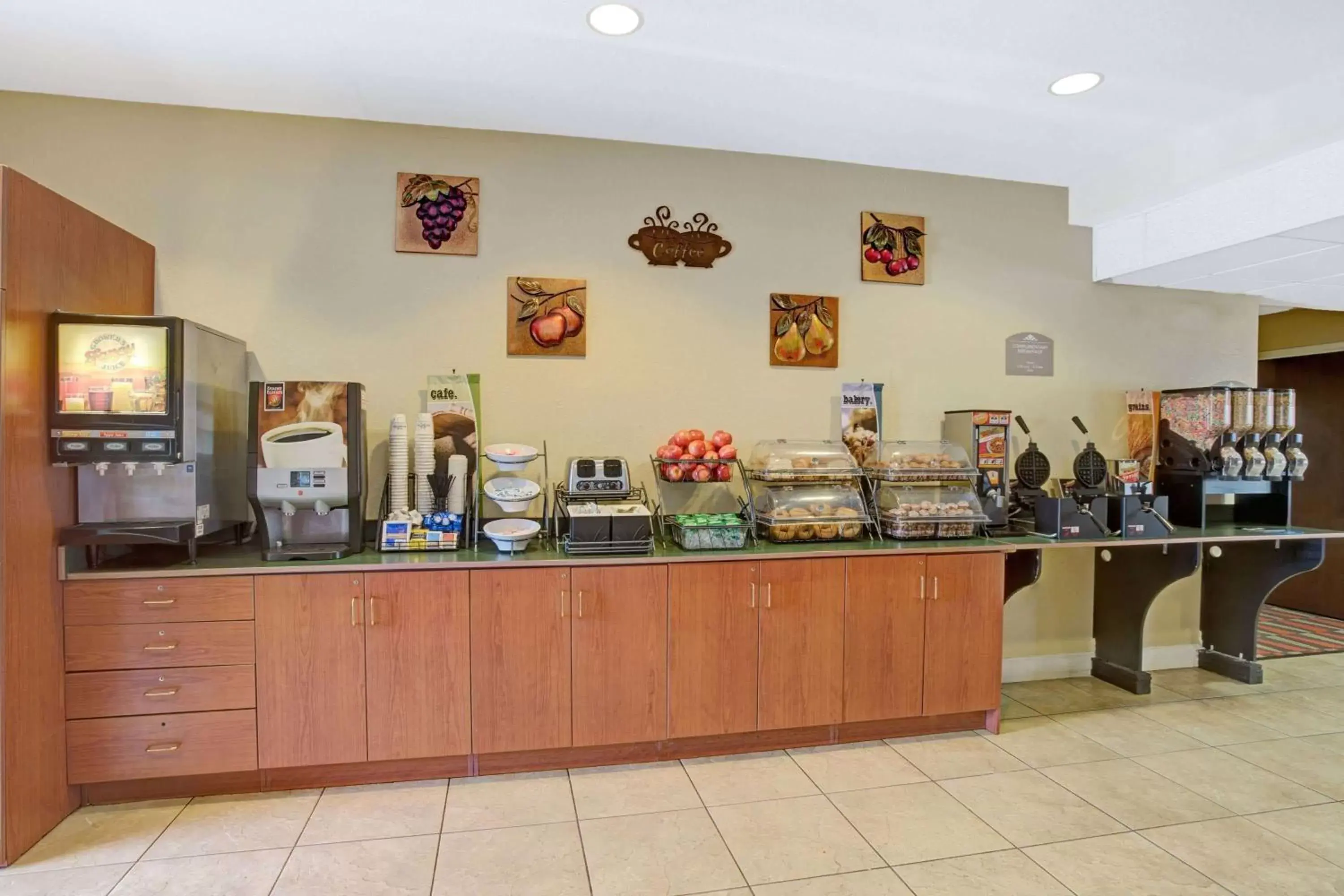 Restaurant/Places to Eat in Microtel Inn & Suites by Wyndham Bushnell