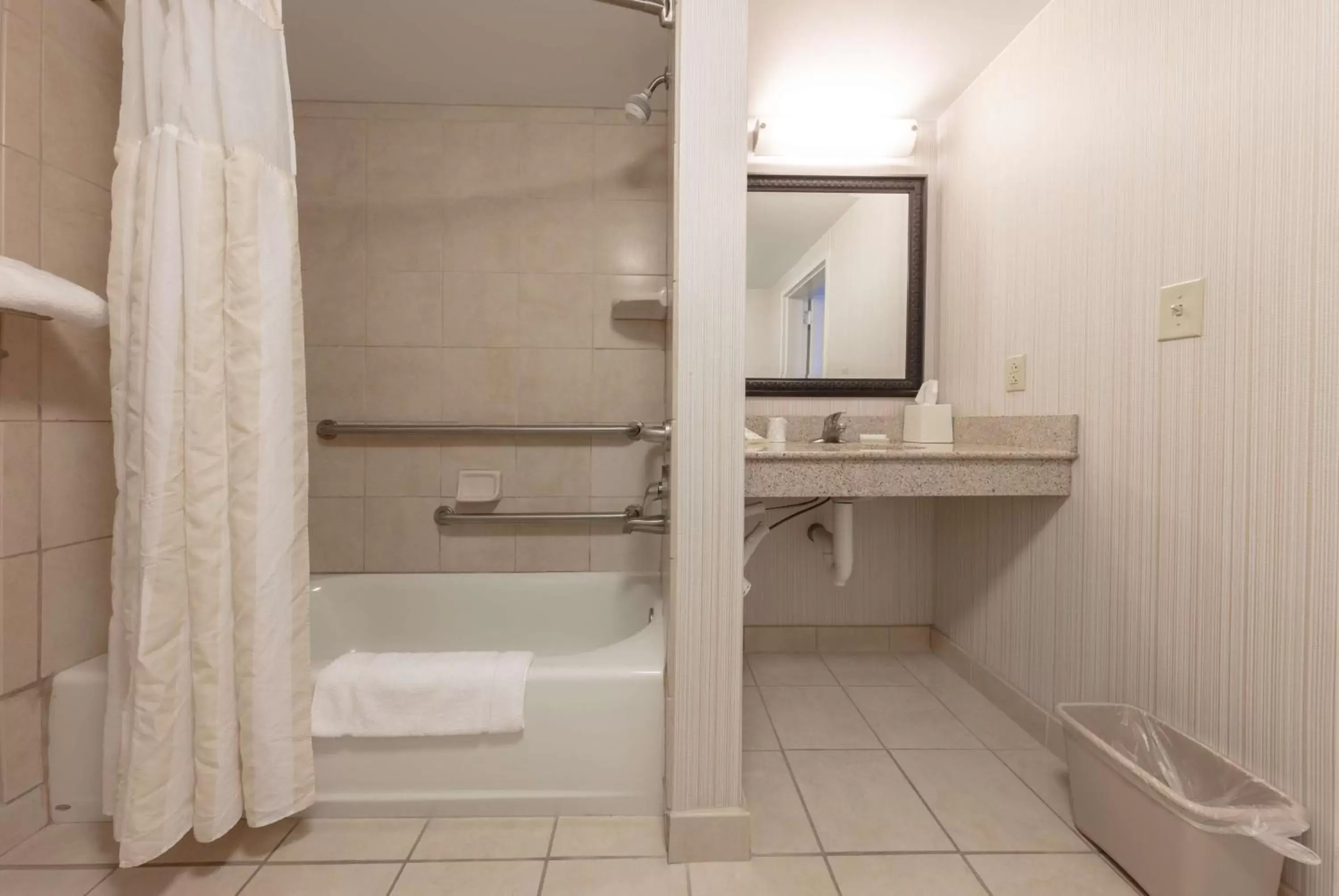 Bathroom in Hilton Garden Inn Columbia/Harbison