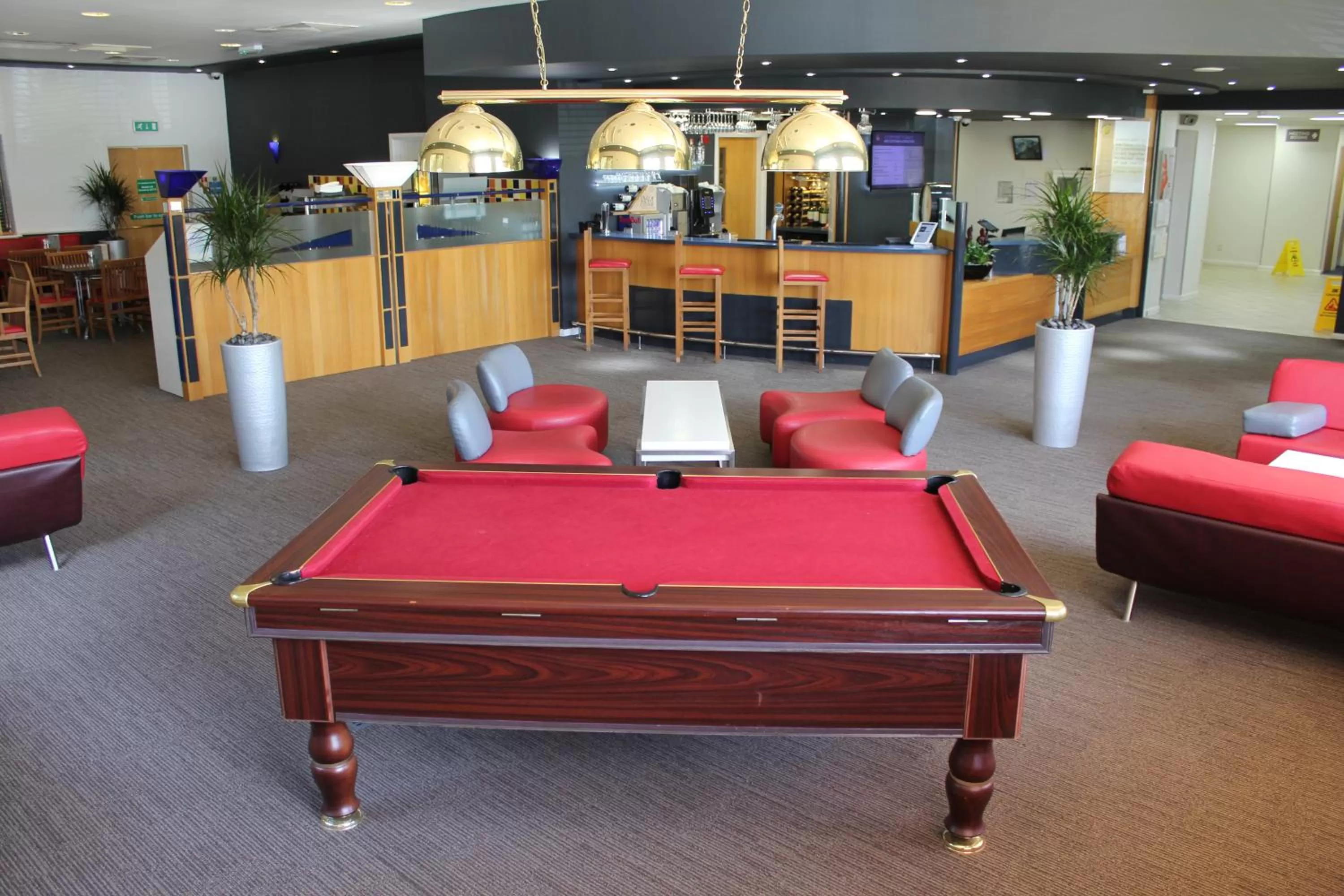 Billiard in ibis Cardiff Gate - International Business Park
