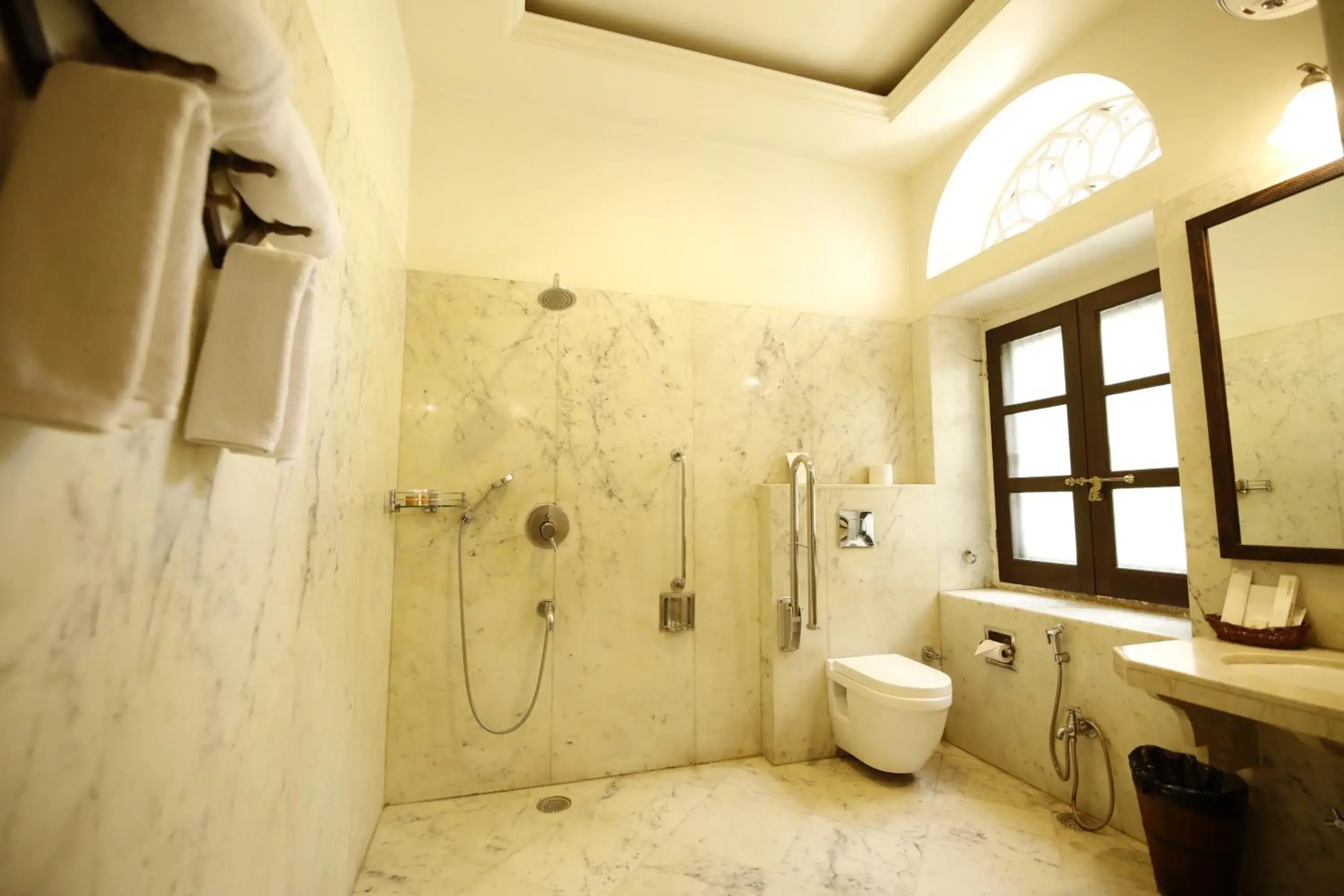 Bathroom in Hotel Narain Niwas Palace