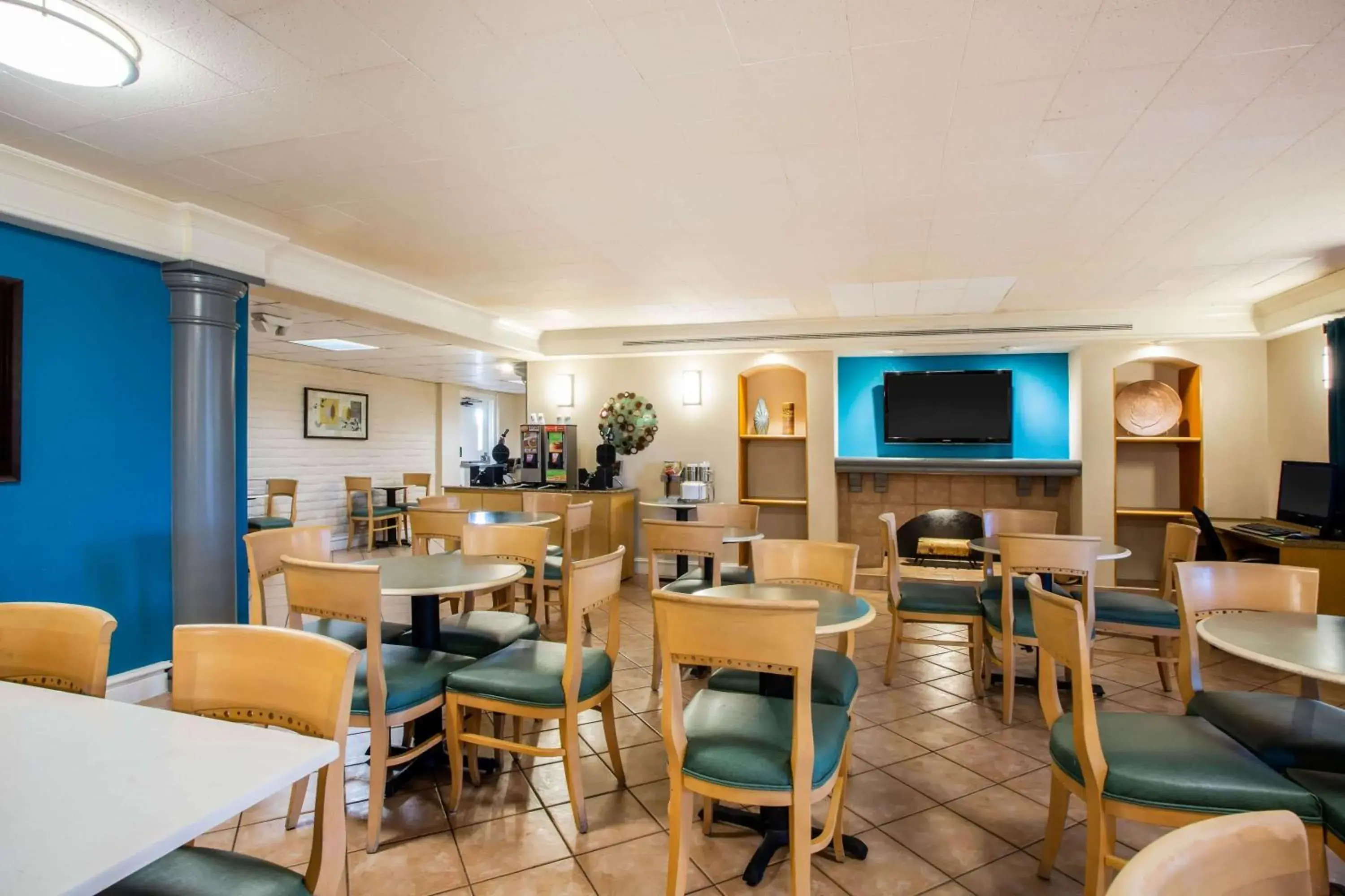 Restaurant/places to eat in La Quinta Inn by Wyndham Norfolk Virginia Beach Restaurant/places to eat in La Quinta Inn by Wyndham Norfolk Virginia Beach