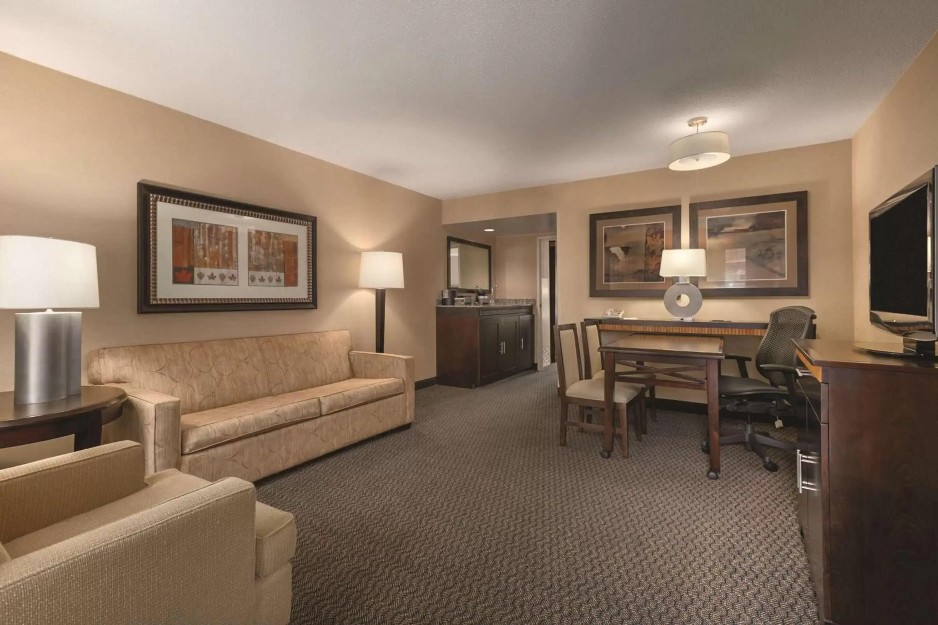 Living room, Seating Area in Embassy Suites Birmingham