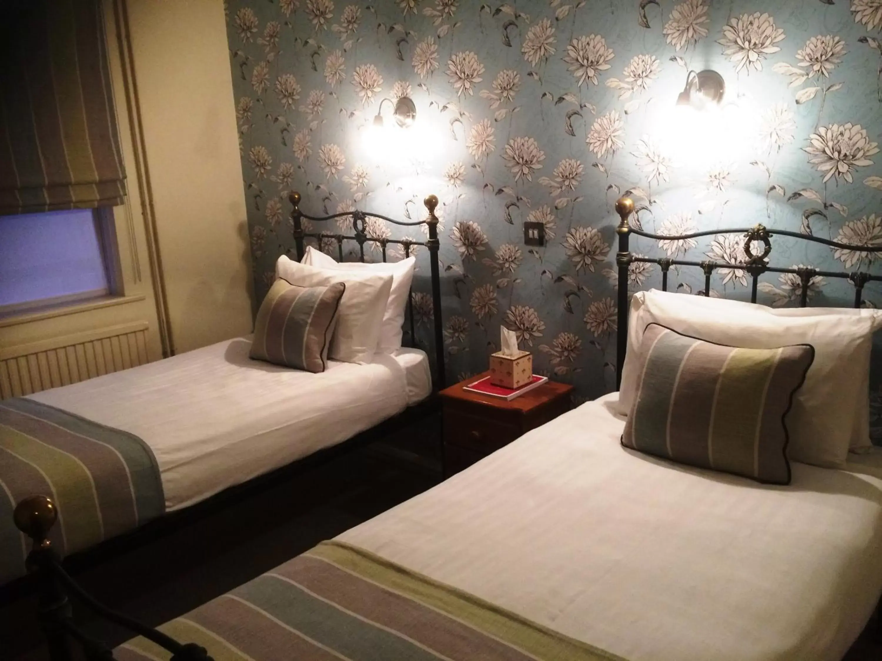 Photo of the whole room, Bed in The Marquess of Exeter