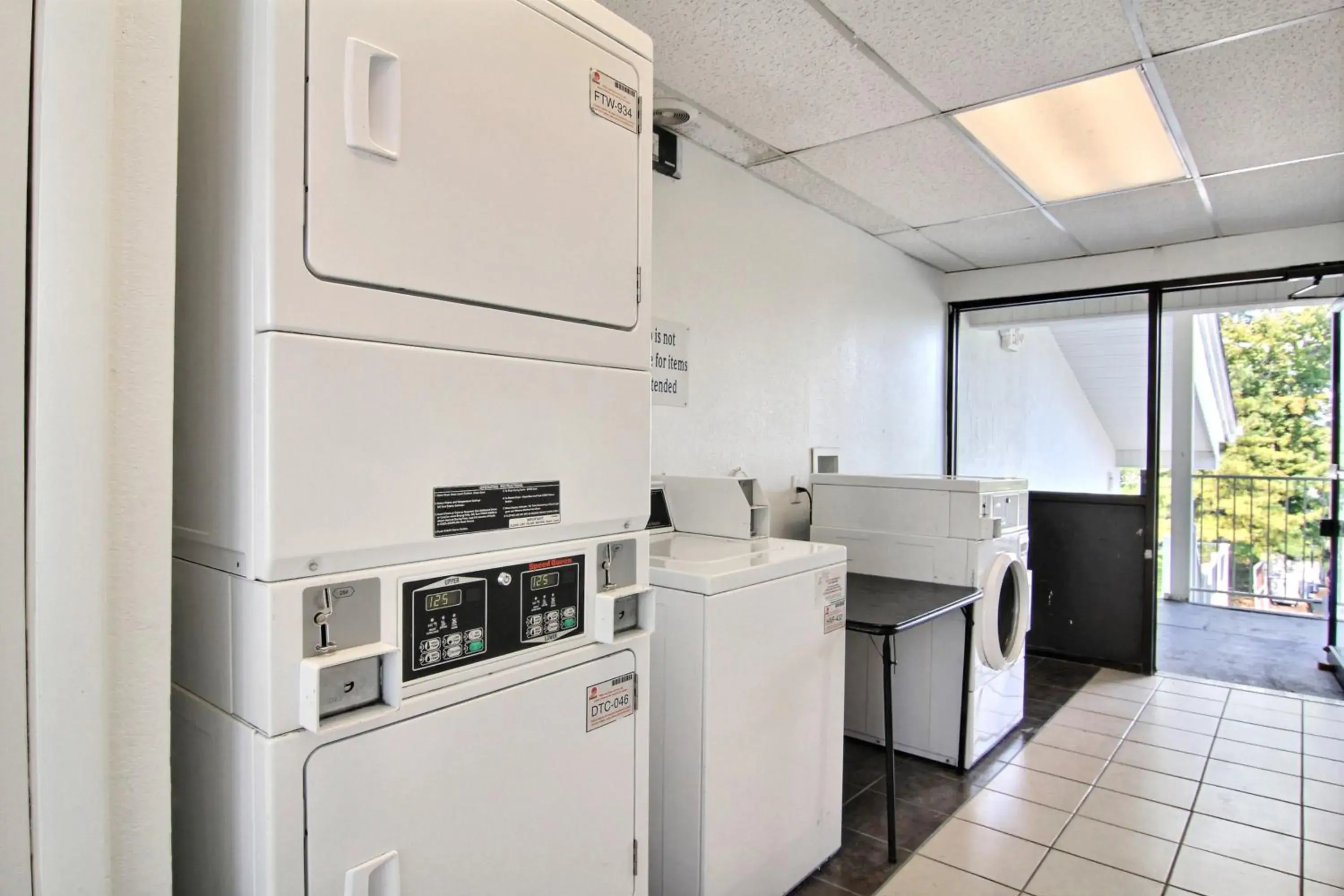 Area and facilities, Kitchen/Kitchenette in Motel 6-Middleburg Heights, OH - Cleveland