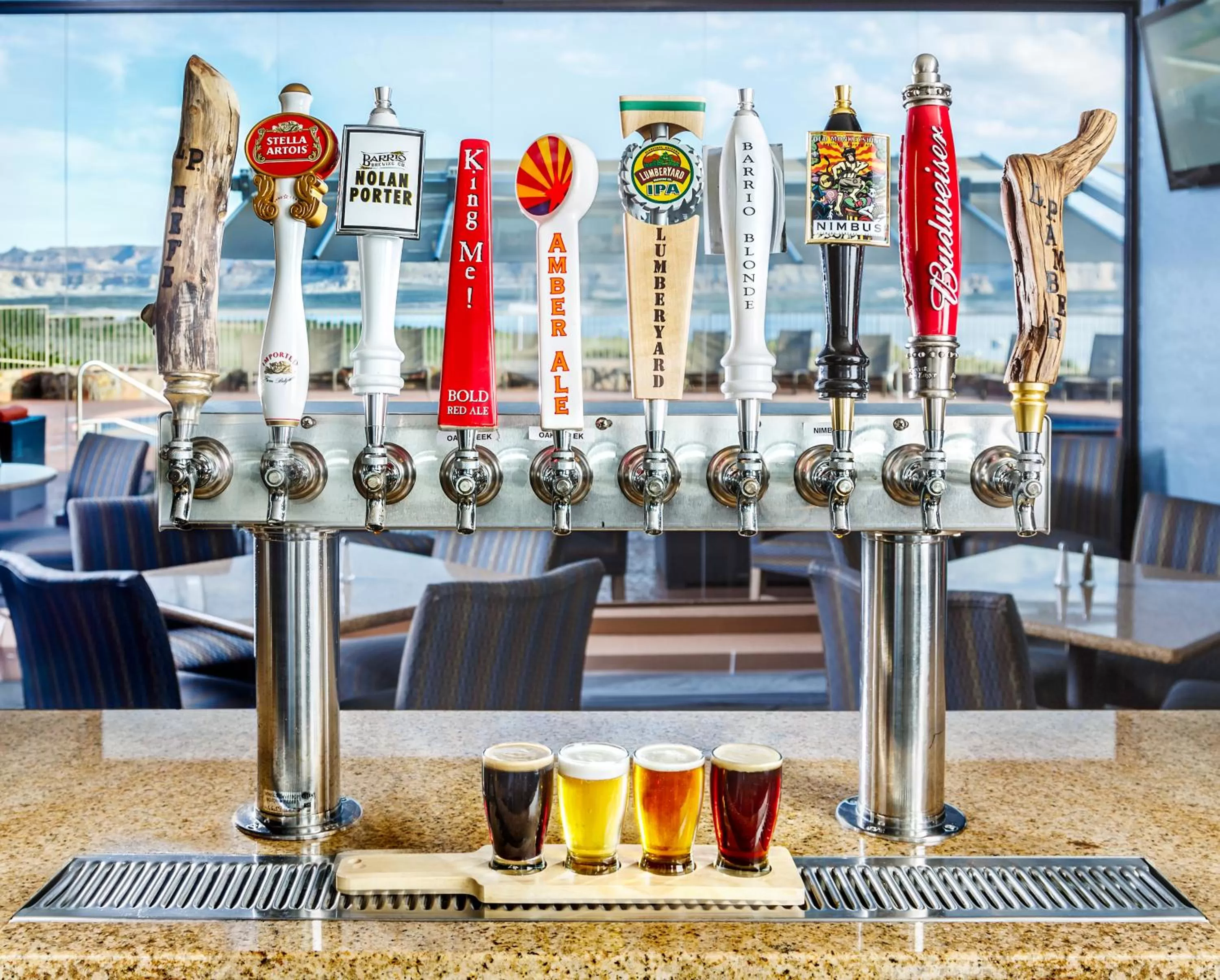 Lounge or bar in Lake Powell Resort