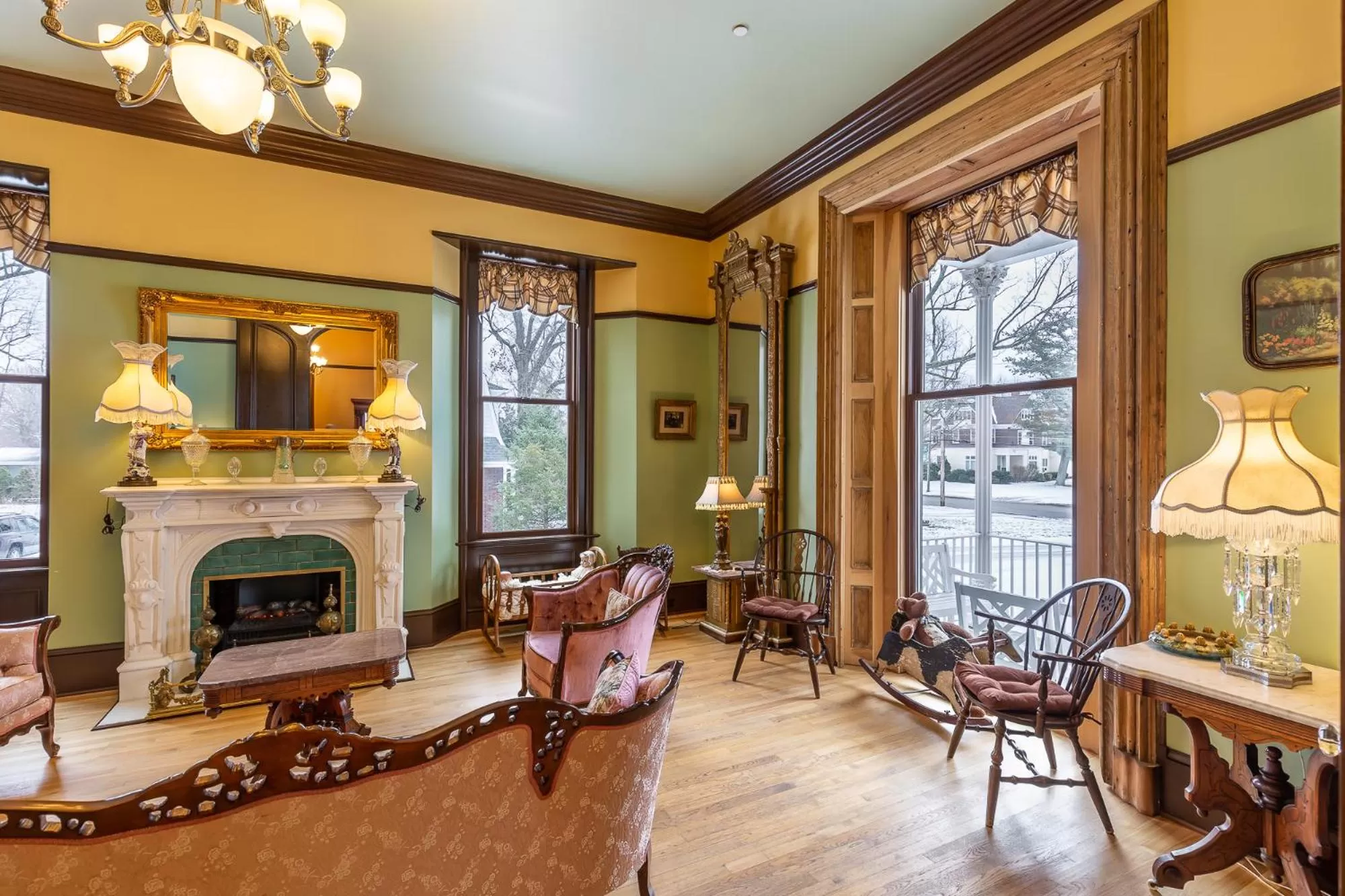 Living room in Steele Mansion Inn & Gathering Hub