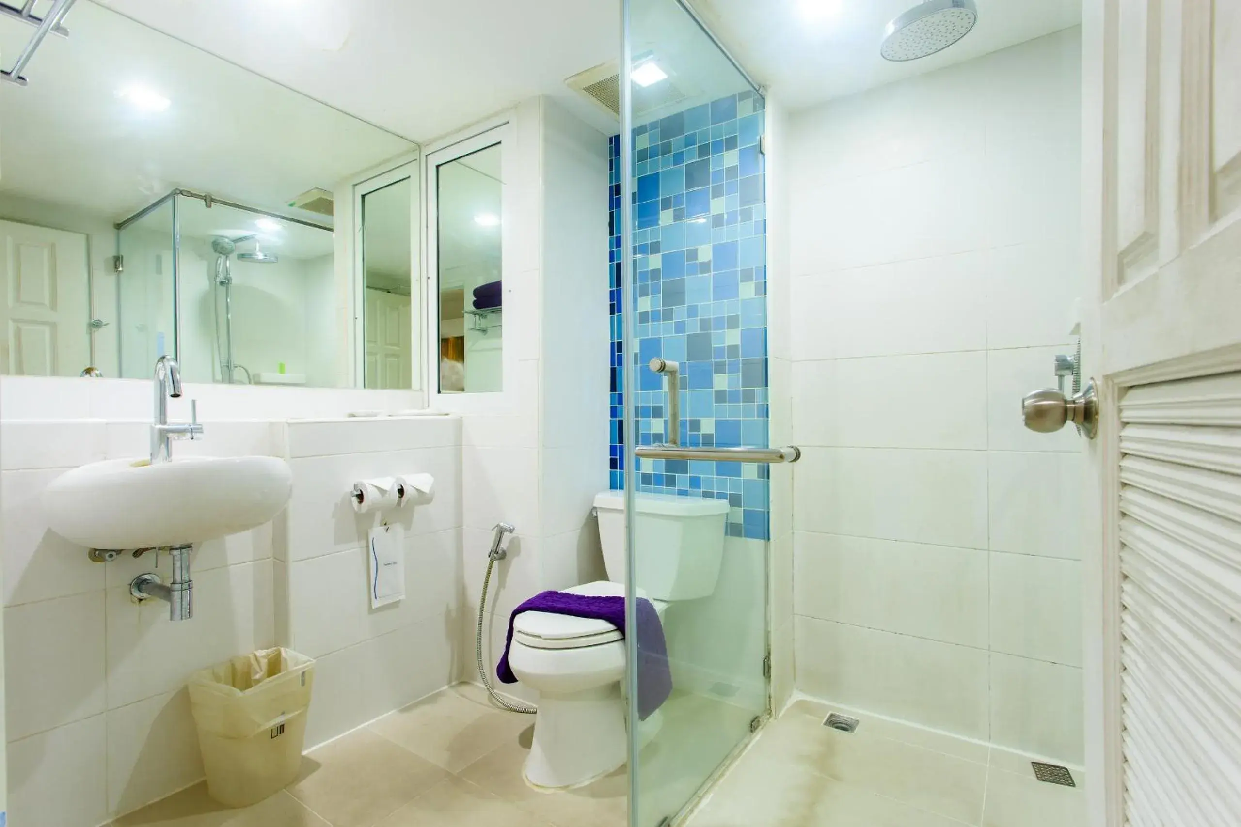 Shower, Bathroom in Samui Verticolor
