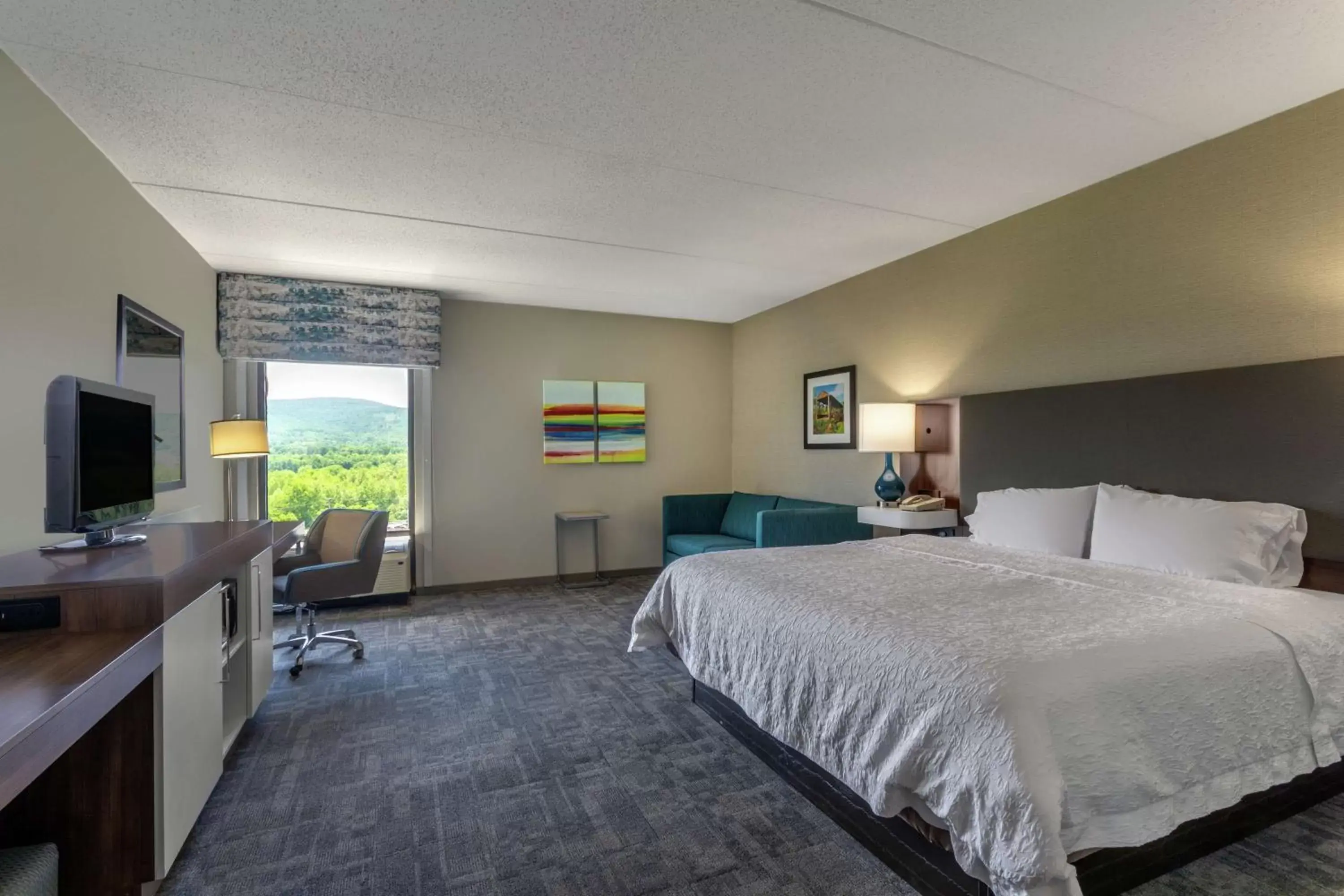 Bedroom, Bed in Hampton Inn Bedford Bedroom, Bed in Hampton Inn Bedford