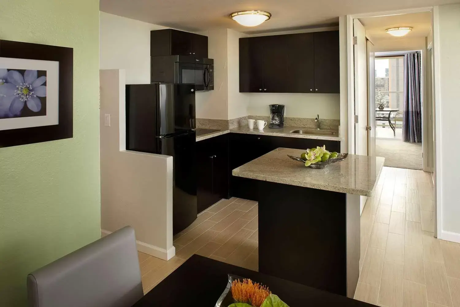 Coffee/tea facilities, Kitchen/Kitchenette in Aqua Skyline at Island Colony