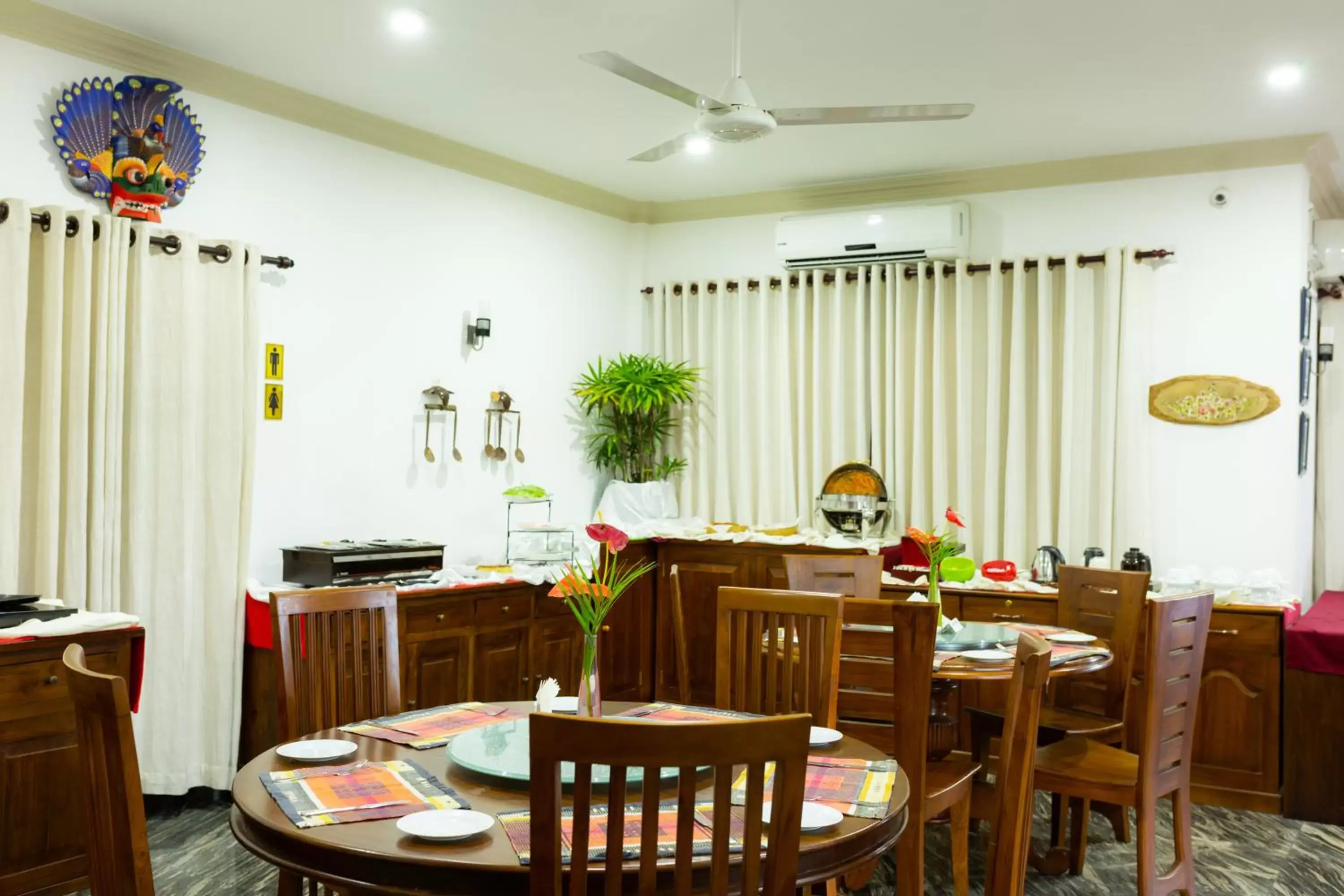 Restaurant/Places to Eat in Hotel Yo Kandy