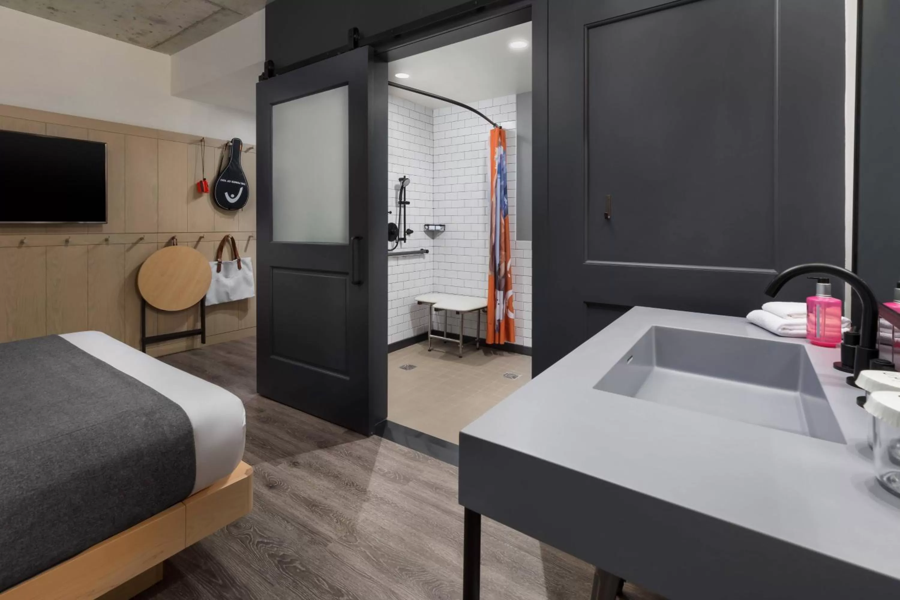 Bathroom, Bed in Moxy Boston Downtown