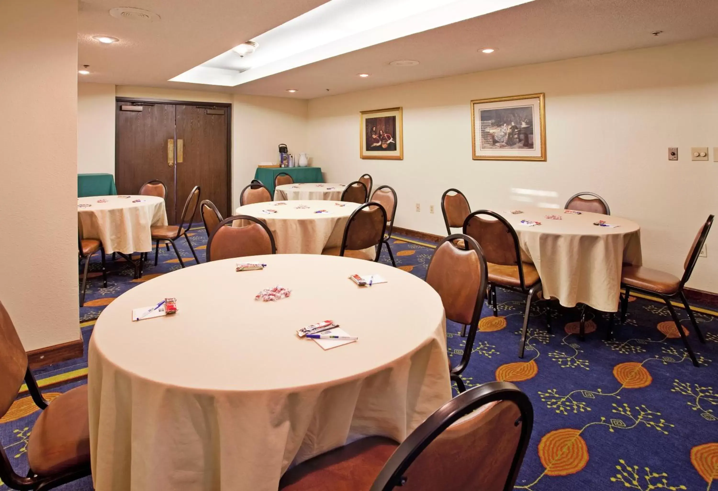 Business facilities, Restaurant/Places to Eat in La Quinta by Wyndham Jonesboro