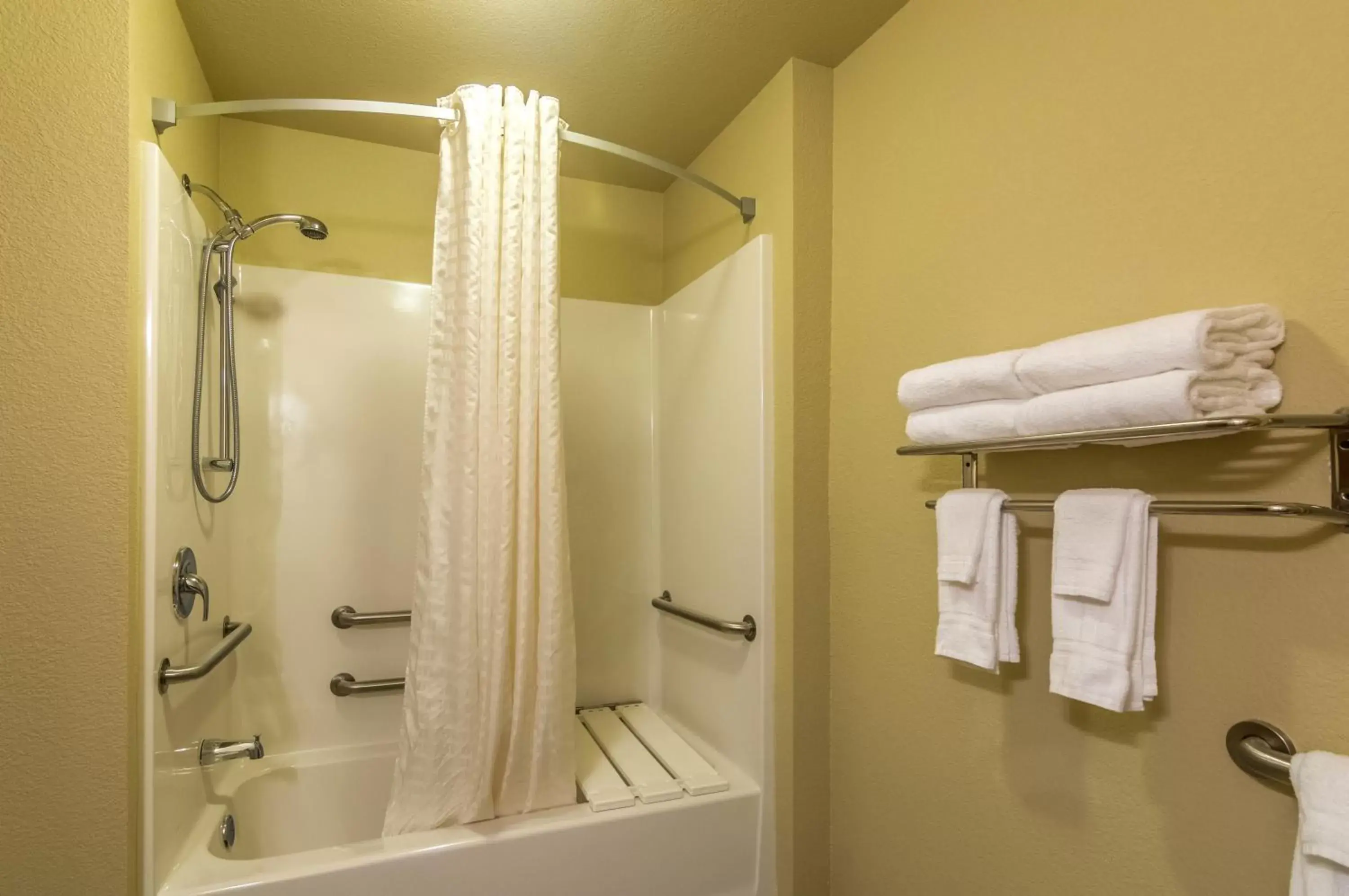 Shower, Bathroom in Cobblestone Inn & Suites - Lakin