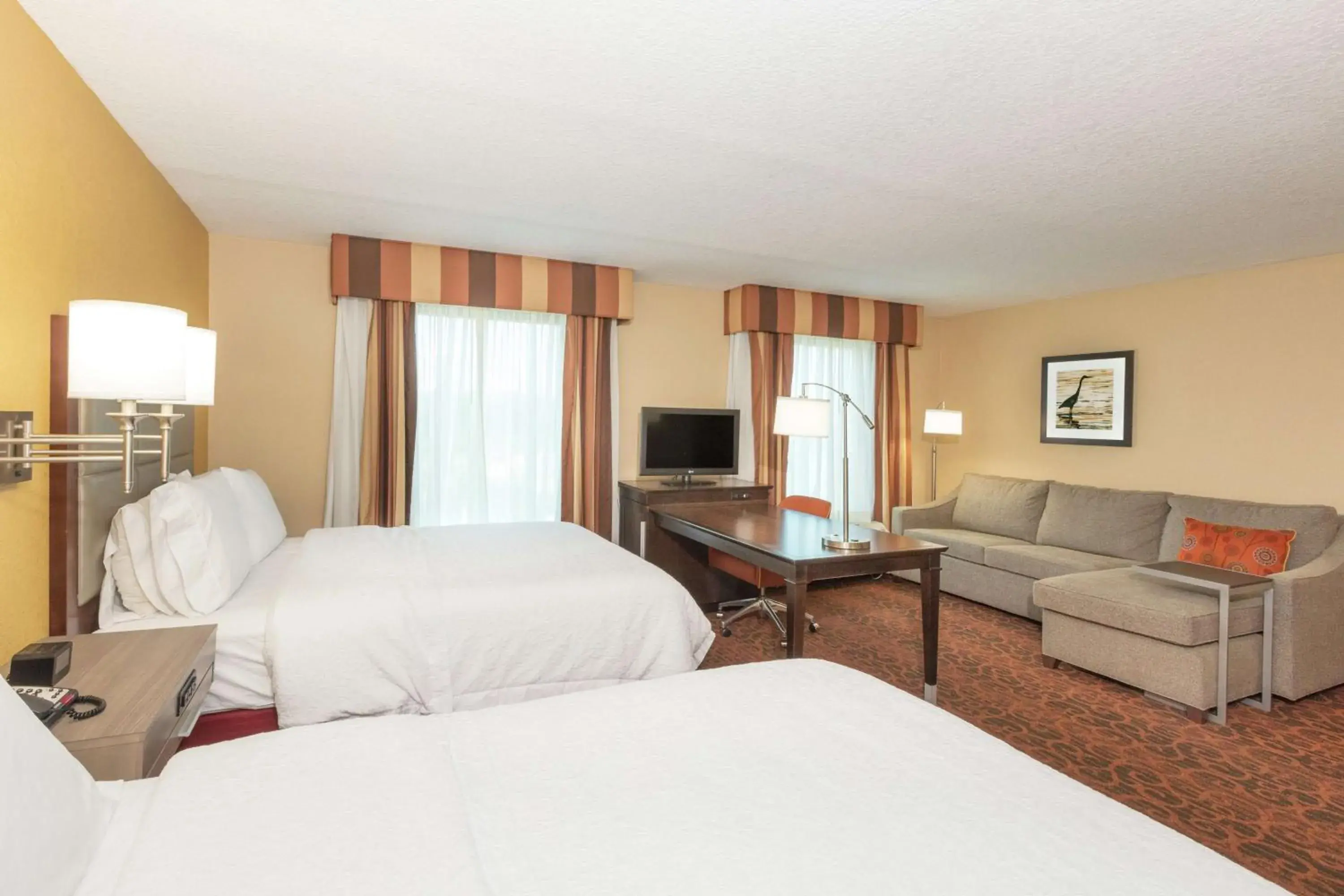 Bedroom in Hampton Inn & Suites Jacksonville-Airport