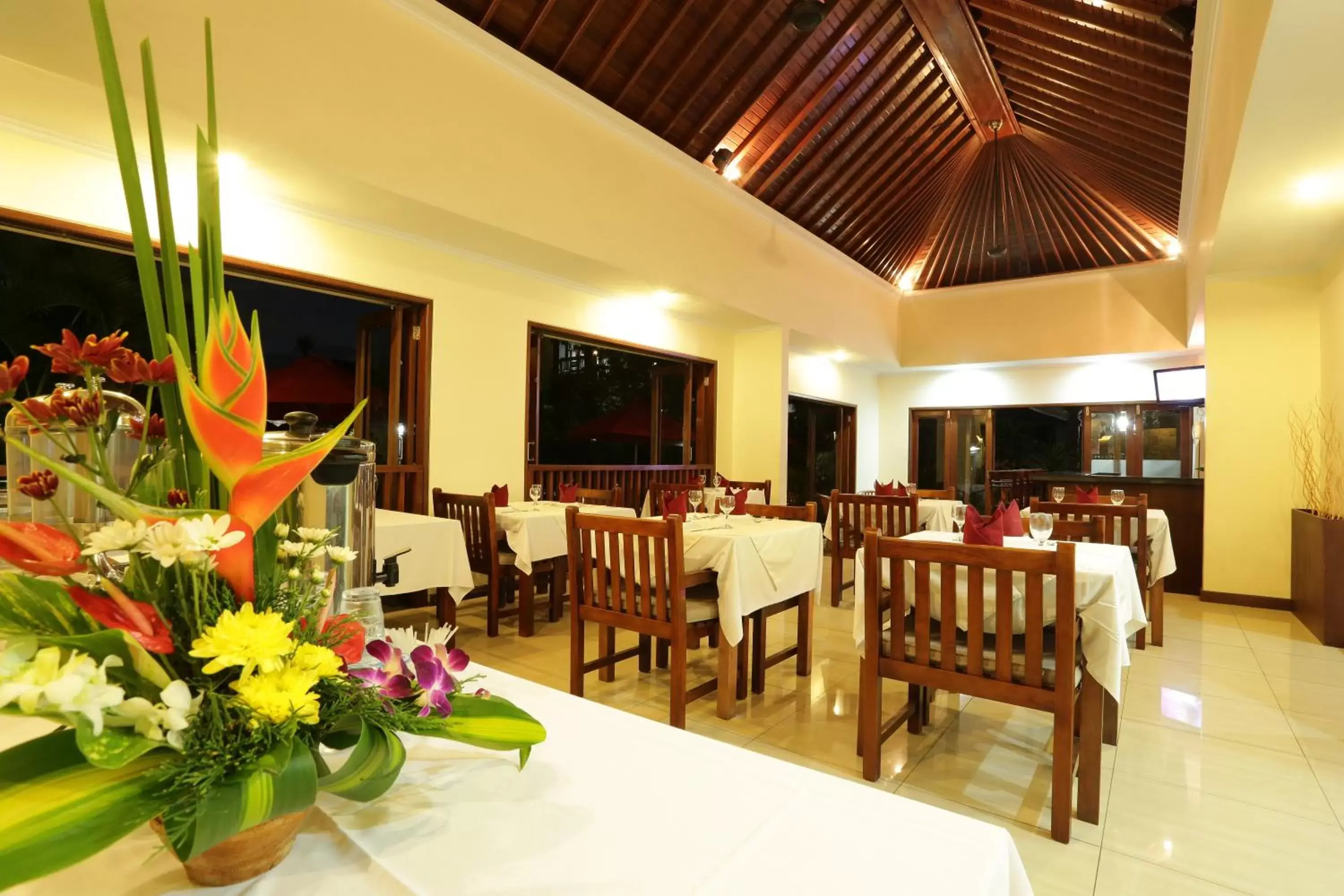 Restaurant/Places to Eat in Hotel Segara Agung