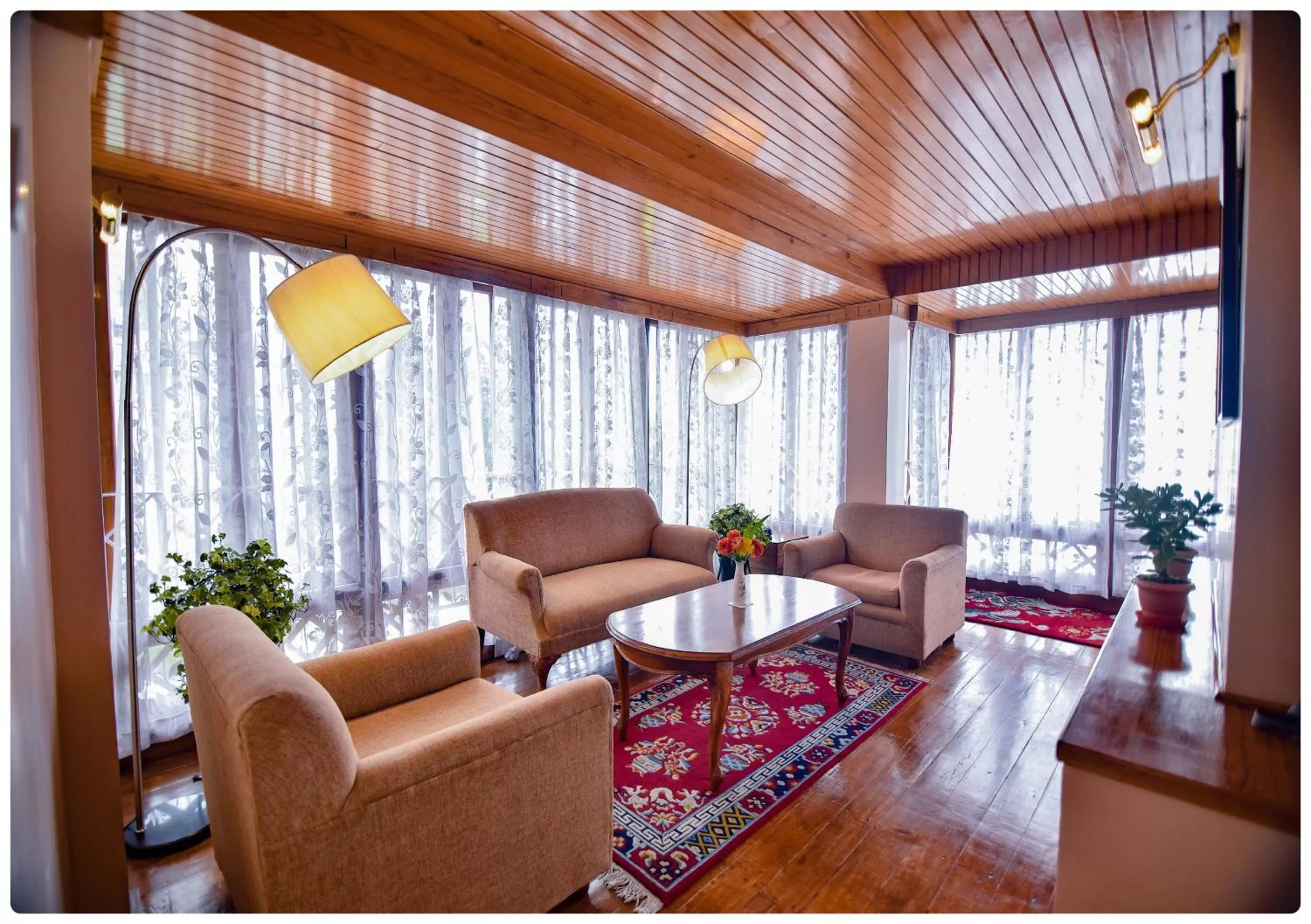 Living room, Seating Area in Cedar Inn