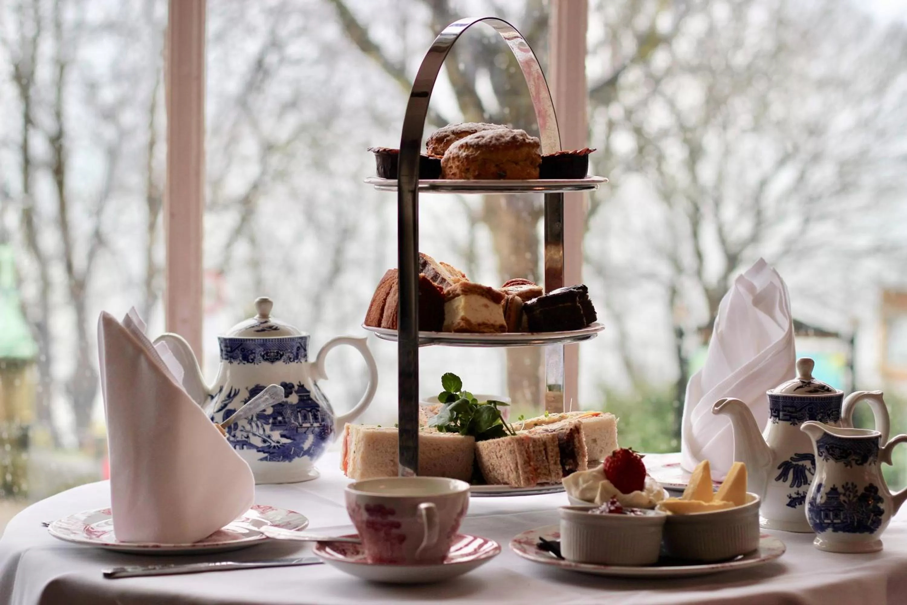 Food and drinks in Royal Hotel