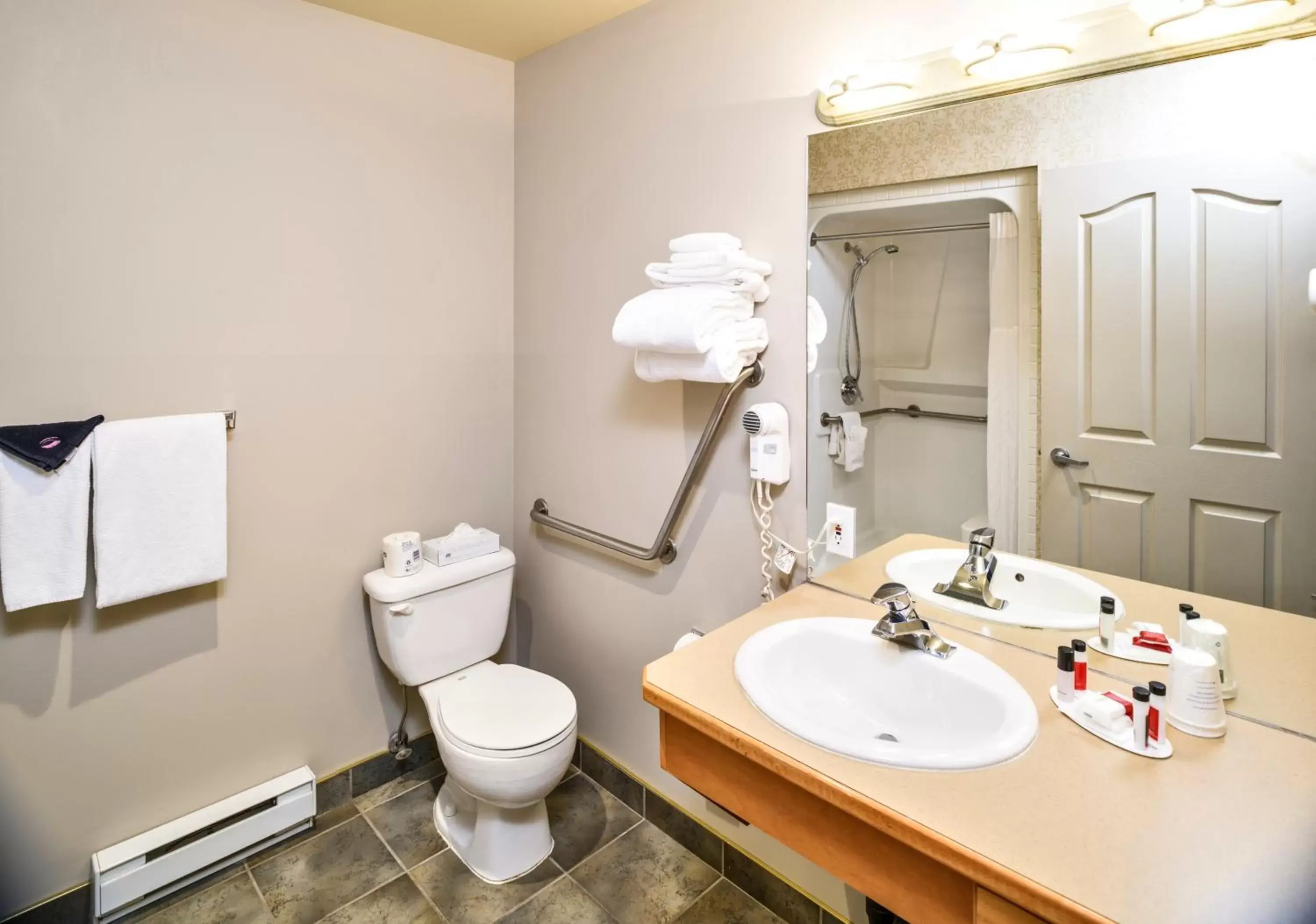 Toilet, Bathroom in Ramada by Wyndham Penticton Hotel & Suites