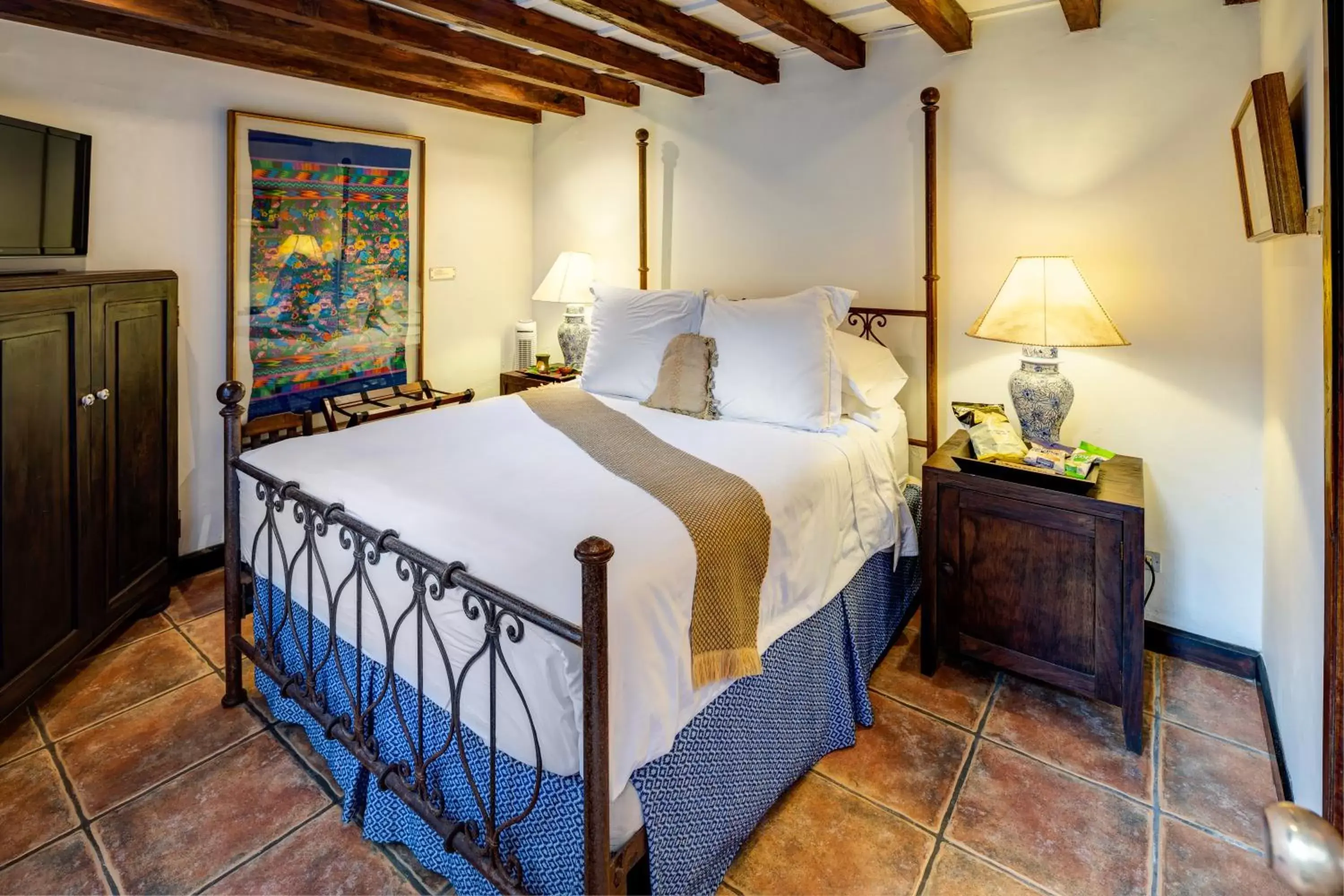 Photo of the whole room, Bed in Casa Encantada