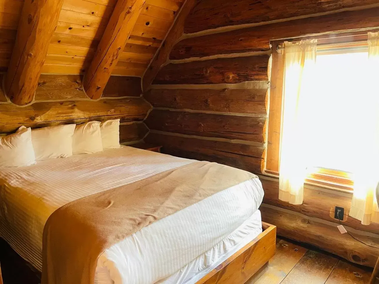 Bed in Drummond Island Resort & Conference Center