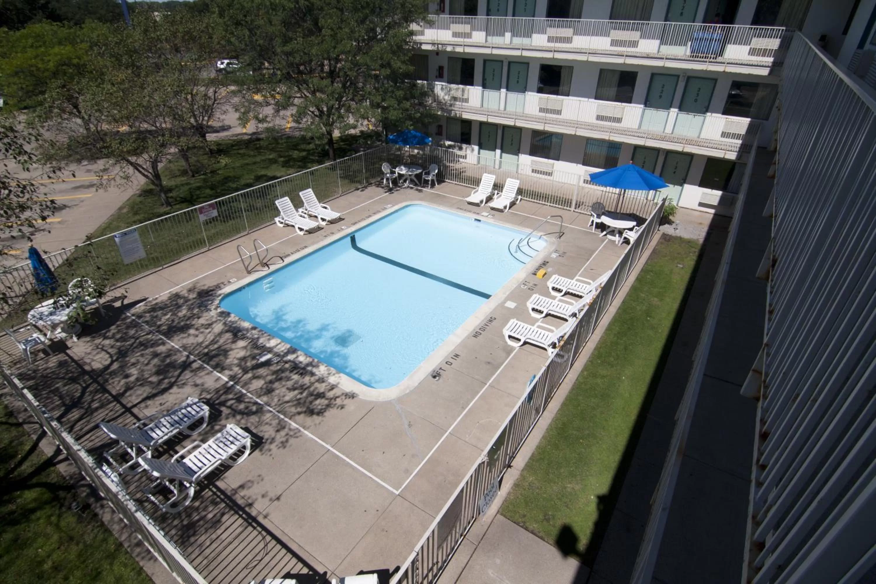 Swimming pool in Motel 6-Roseville, MN - Minneapolis North