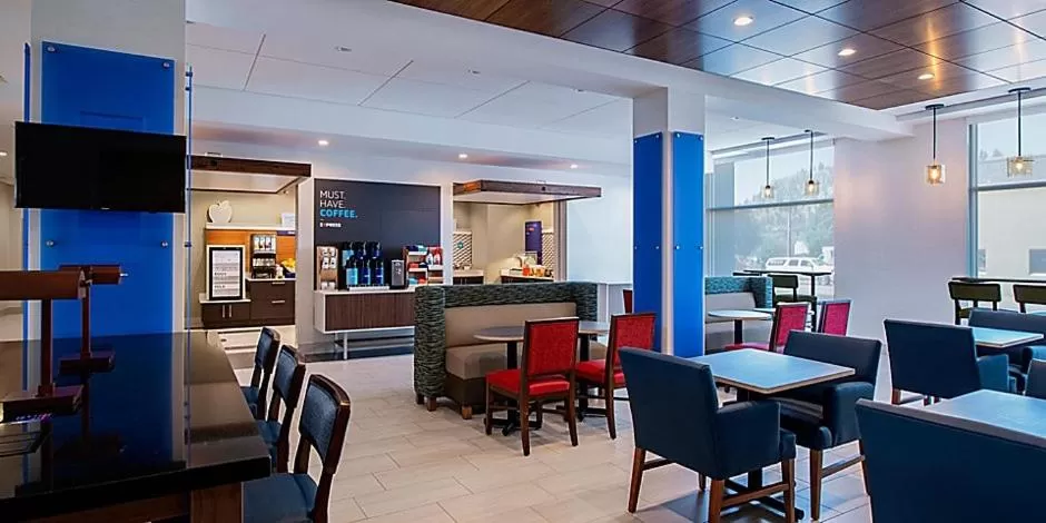 Breakfast in Holiday Inn Express & Suites - Brandon by IHG