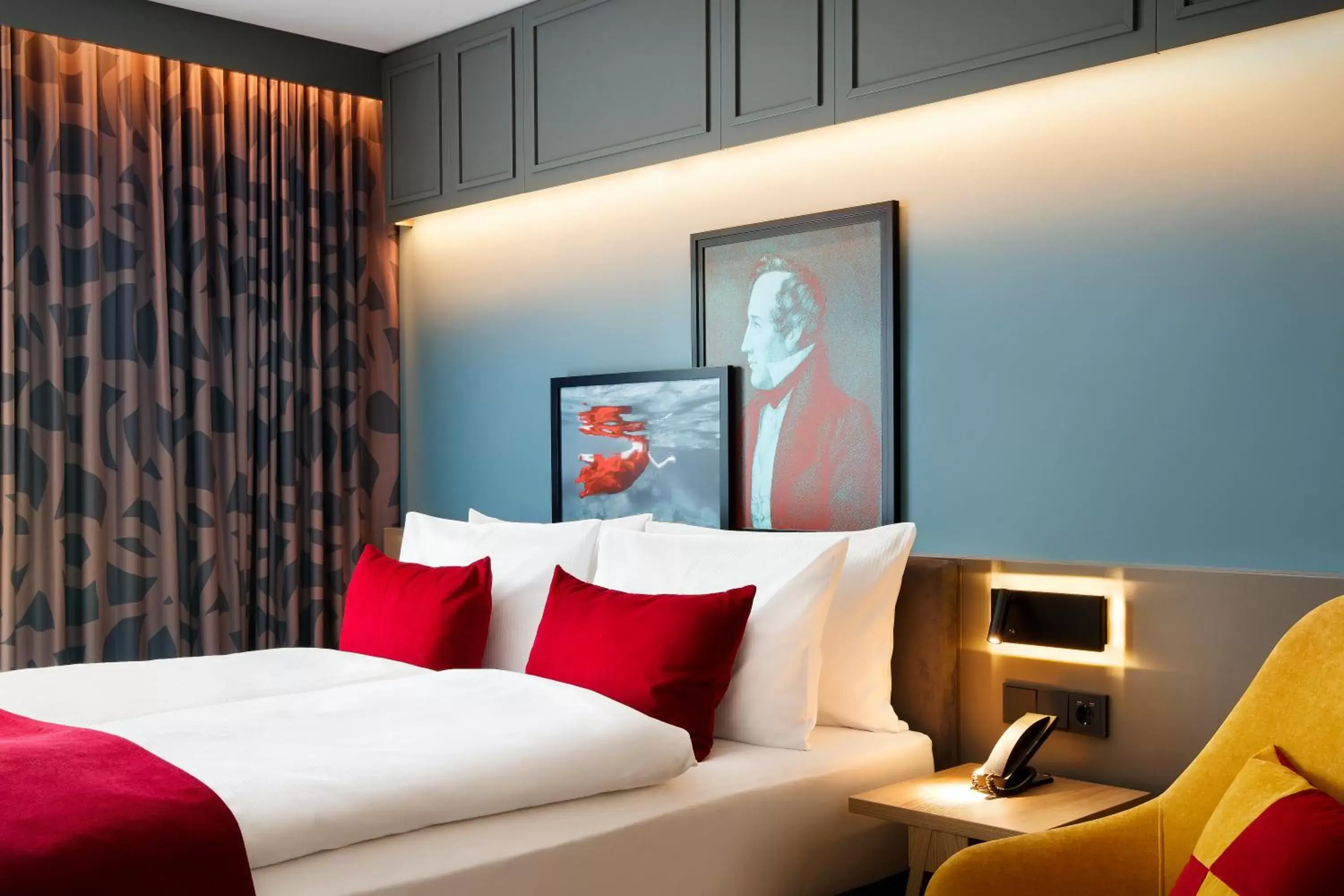Bed in Holiday Inn - Hamburg - HafenCity, an IHG Hotel