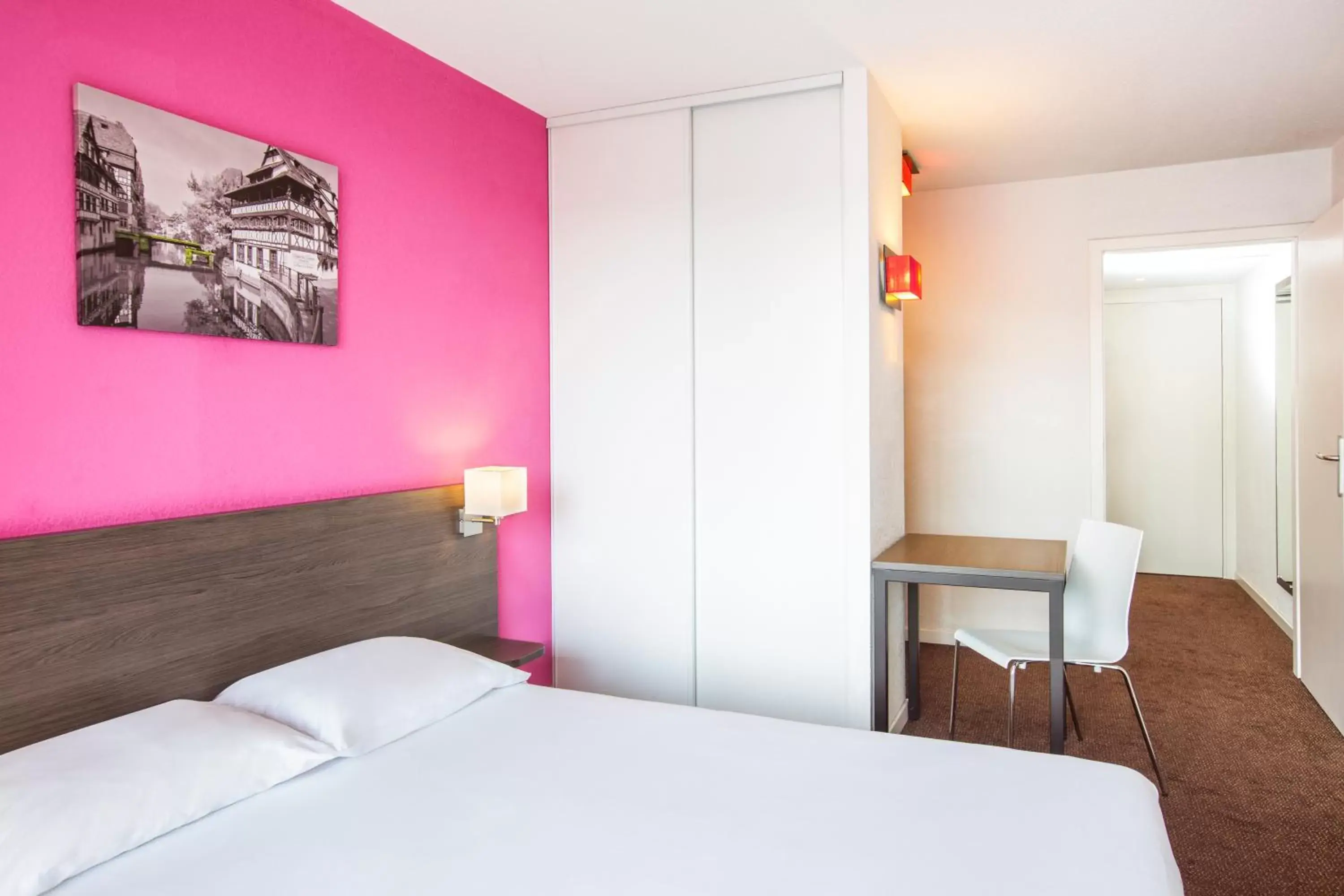 Bedroom, Bed in Aparthotel Adagio Access Strasbourg Petite France