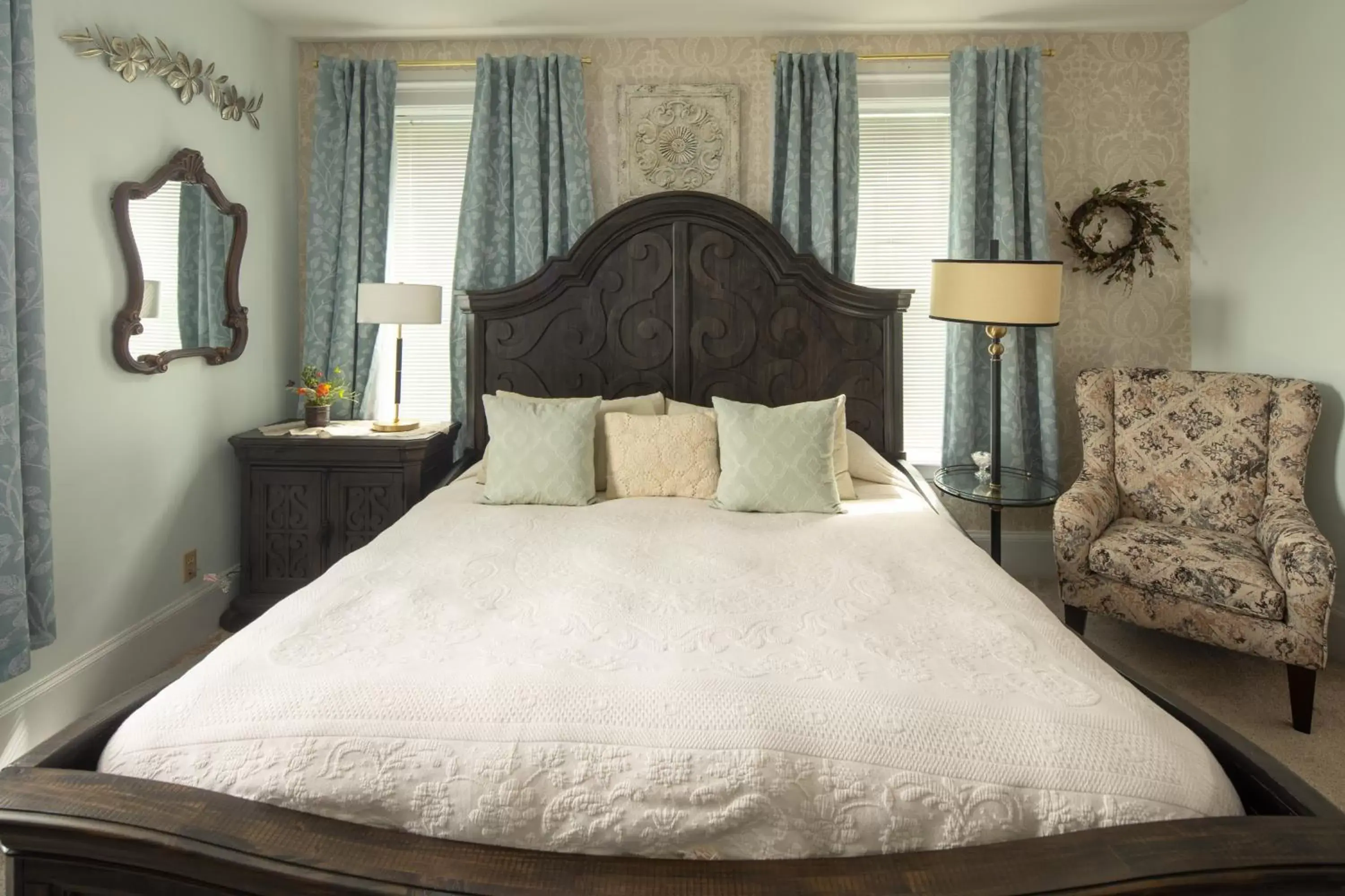 Bed in Cloran Mansion Bed & Breakfast