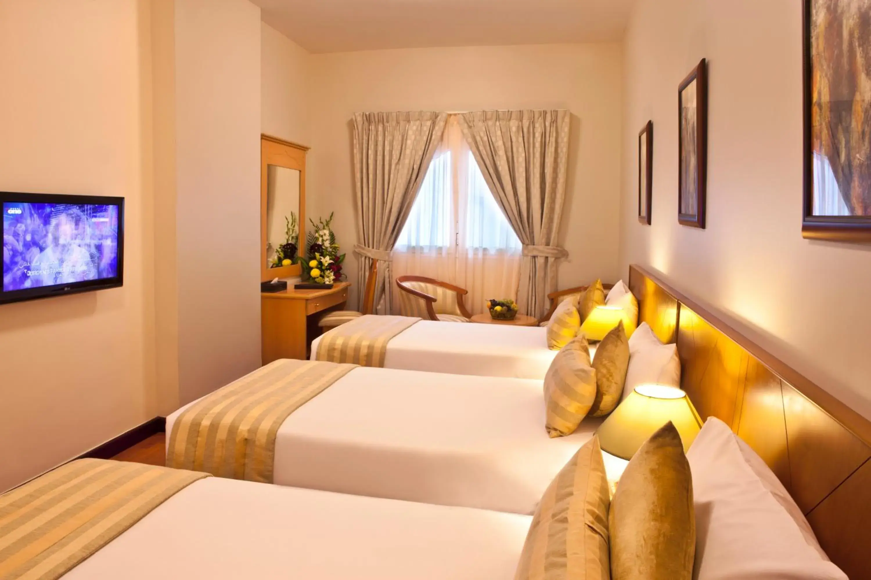 Bedroom, Bed in Landmark Plaza Hotel