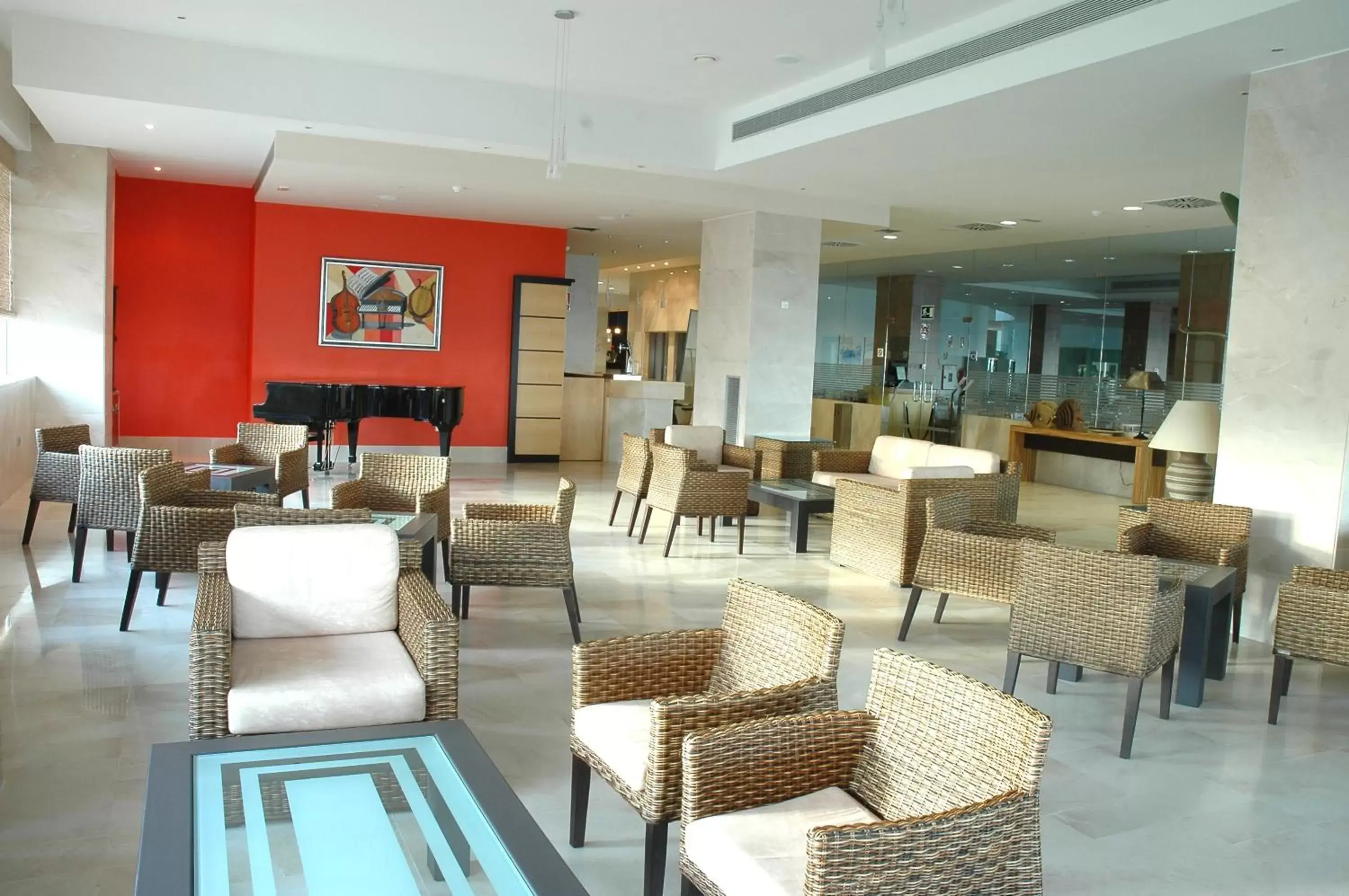 Lounge or bar, Restaurant/Places to Eat in Hotel Puerto Juan Montiel Spa & Base Nautica