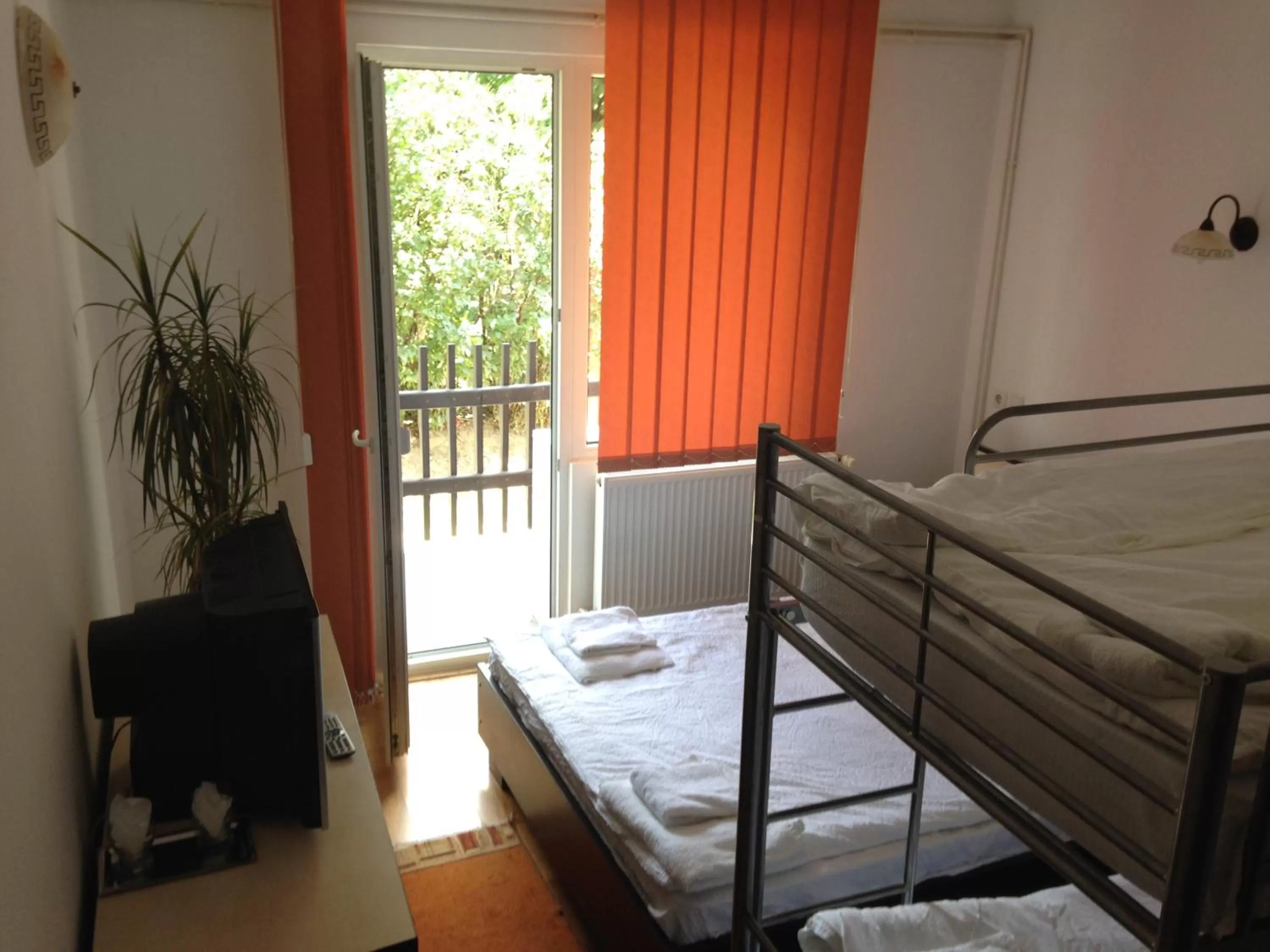 Bed, Bunk Bed in Hotel Romantik