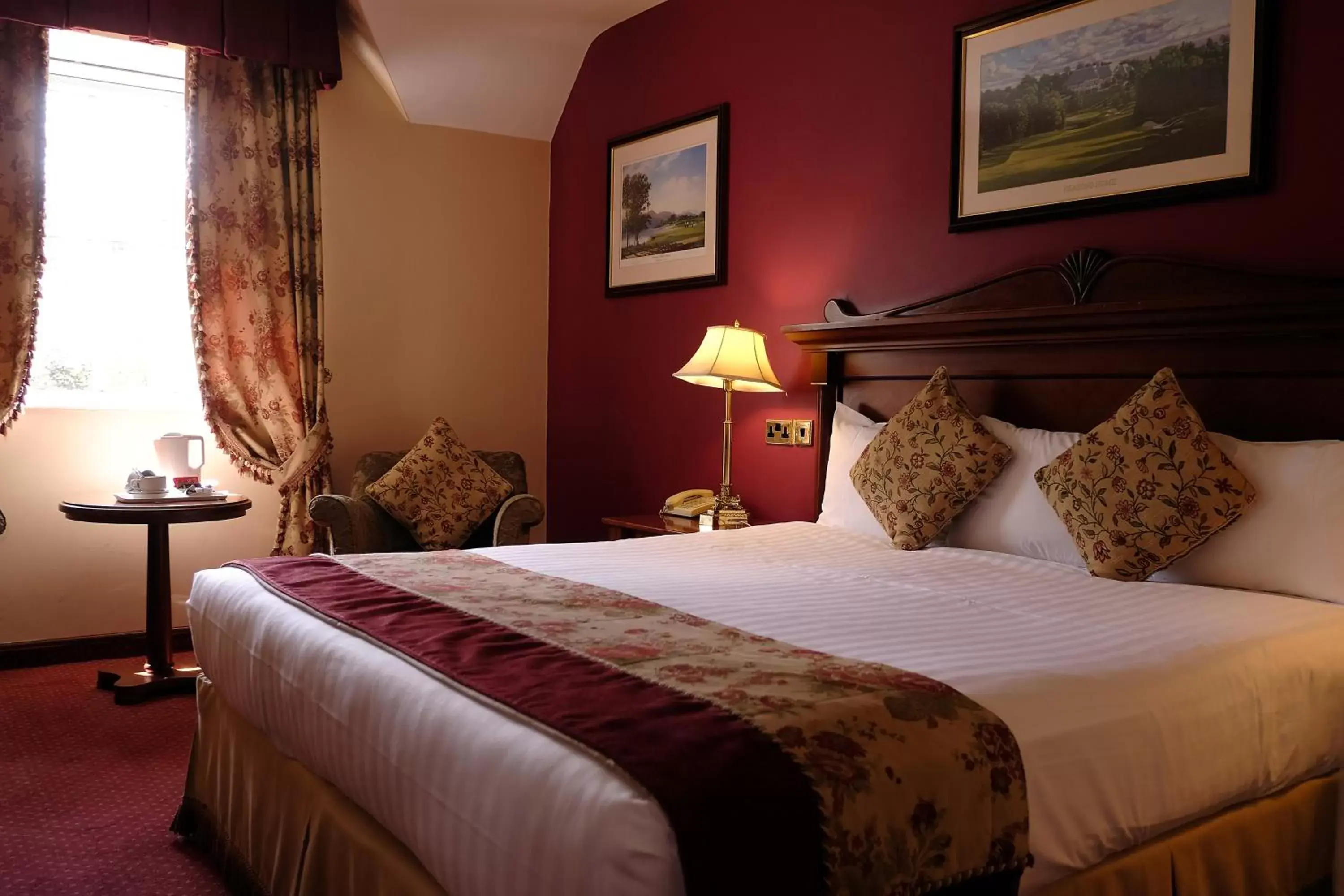 Bed in Racket Hall Country House Golf & Conference Hotel